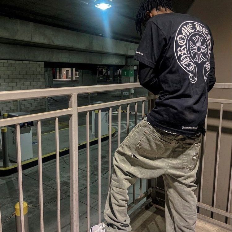 Maison Mihara Yasuhiro Blakey OG Sole Canvas Low-top Sneakers White, Chrome Hearts Horseshoe Logo Pocket T-Shirt Black 착용 스타일