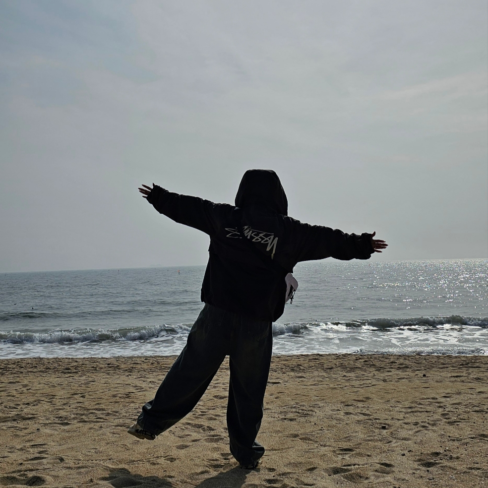 Stussy Wave Dye Beach Shell Jacket Black, Nike x Stussy Air Zoom Spiridon Cage 2 Fossil 착용 스타일 - 1