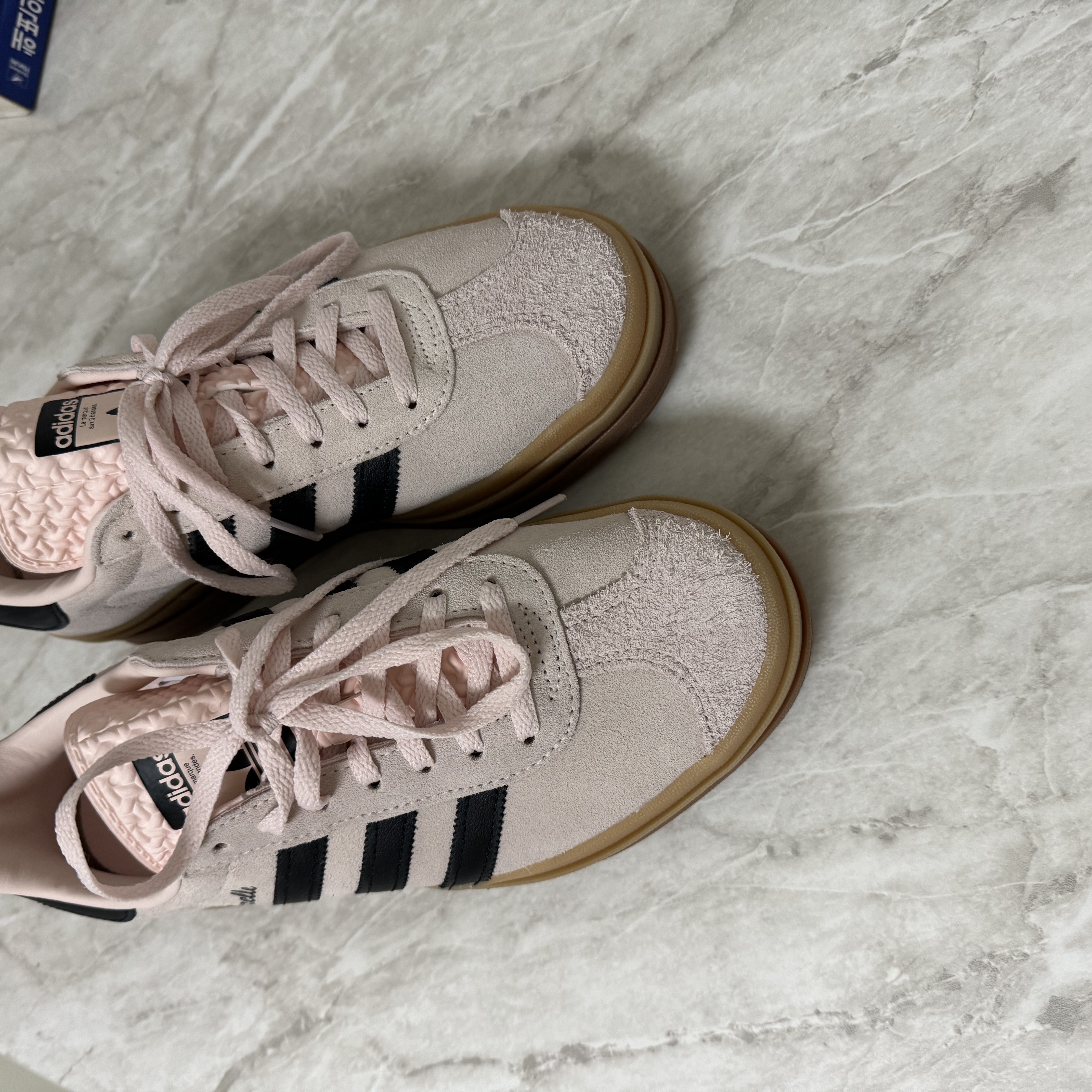 (W) Adidas Gazelle Bold Wonder Quartz Core Black 착용 스타일 - 3