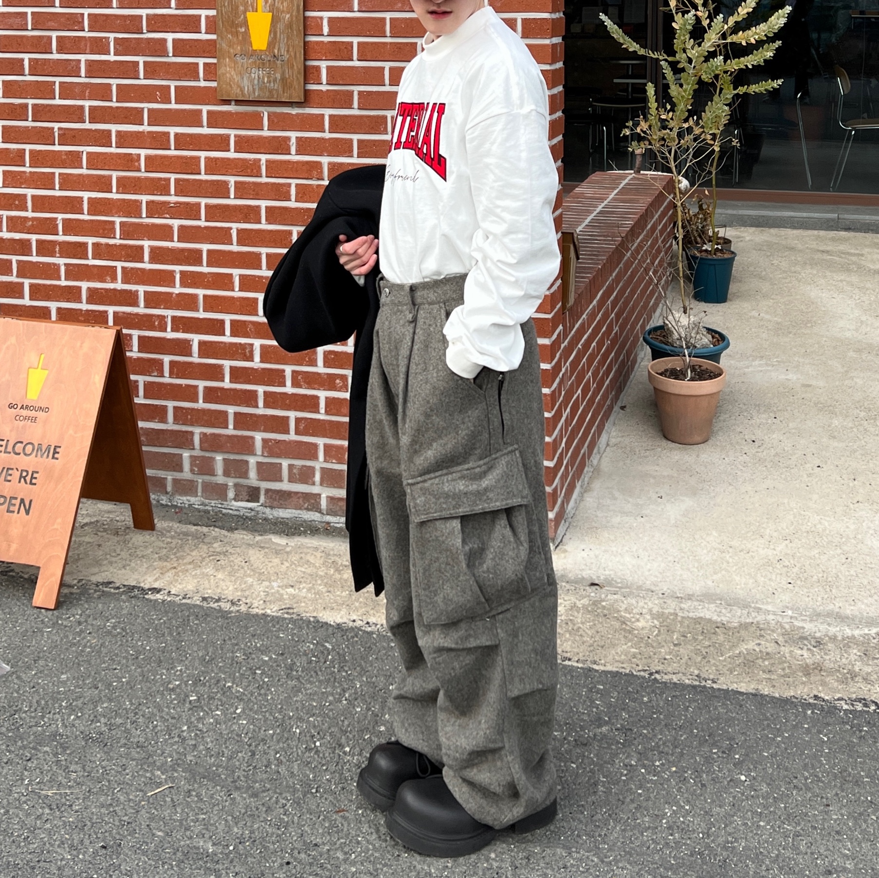 Project G/R Asura Long Sleeve White, Balenciaga Steroid Derby Black 착용 스타일 - 2