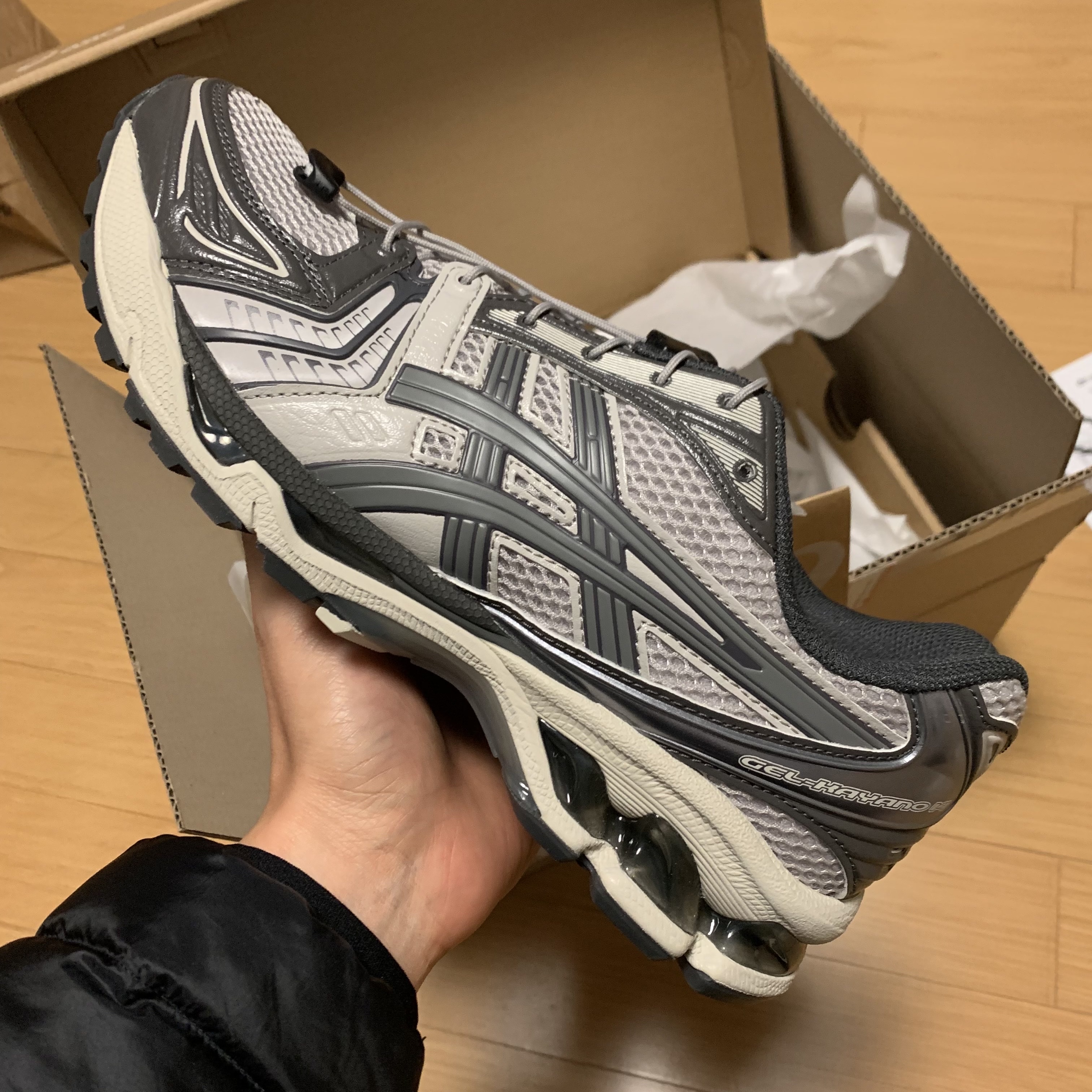 Asics Unlimited Gel-Kayano 14 Oyster Grey Clay Grey 착용 스타일
