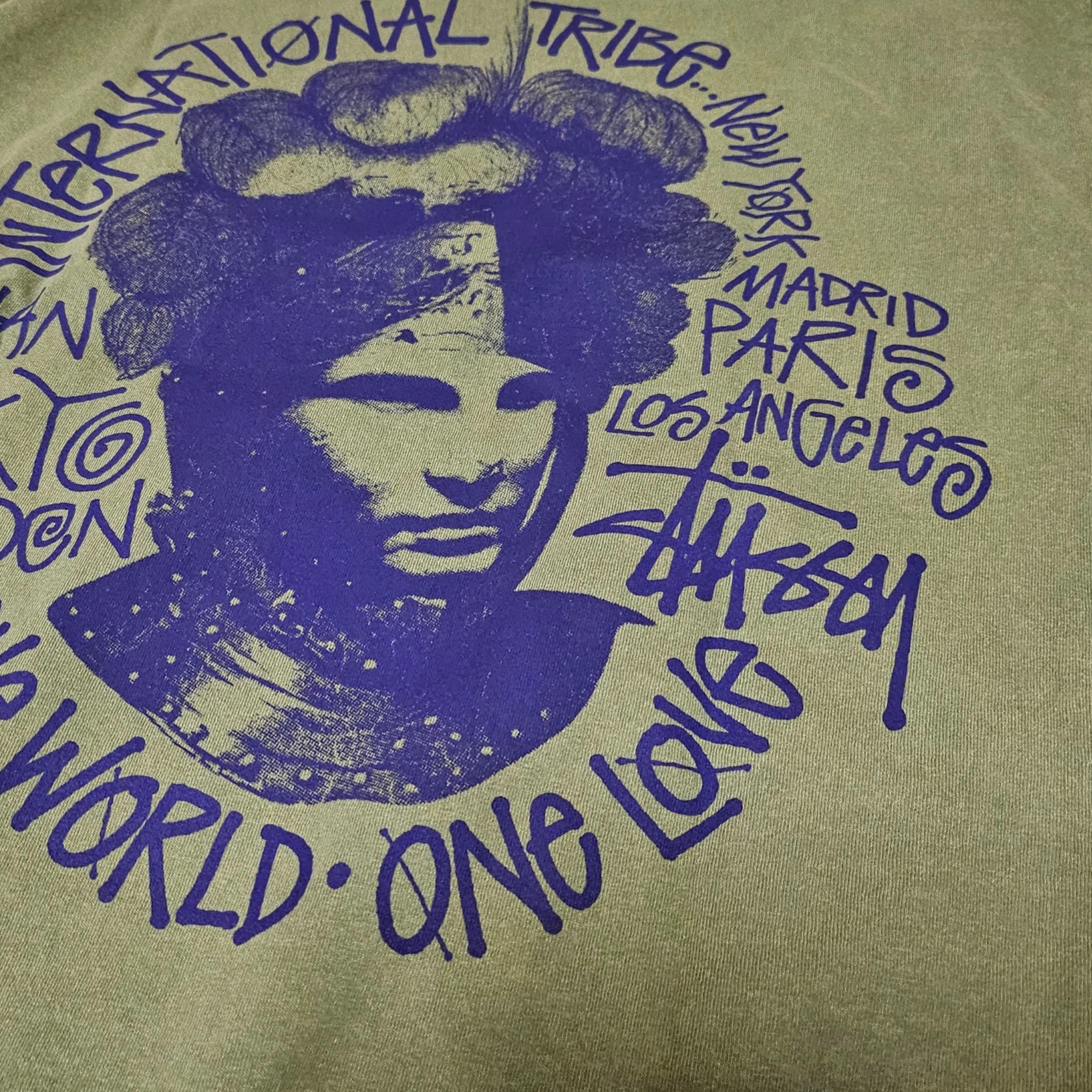 Stussy Camelot Pigment Dyed T-Shirt Olive 착용 스타일
