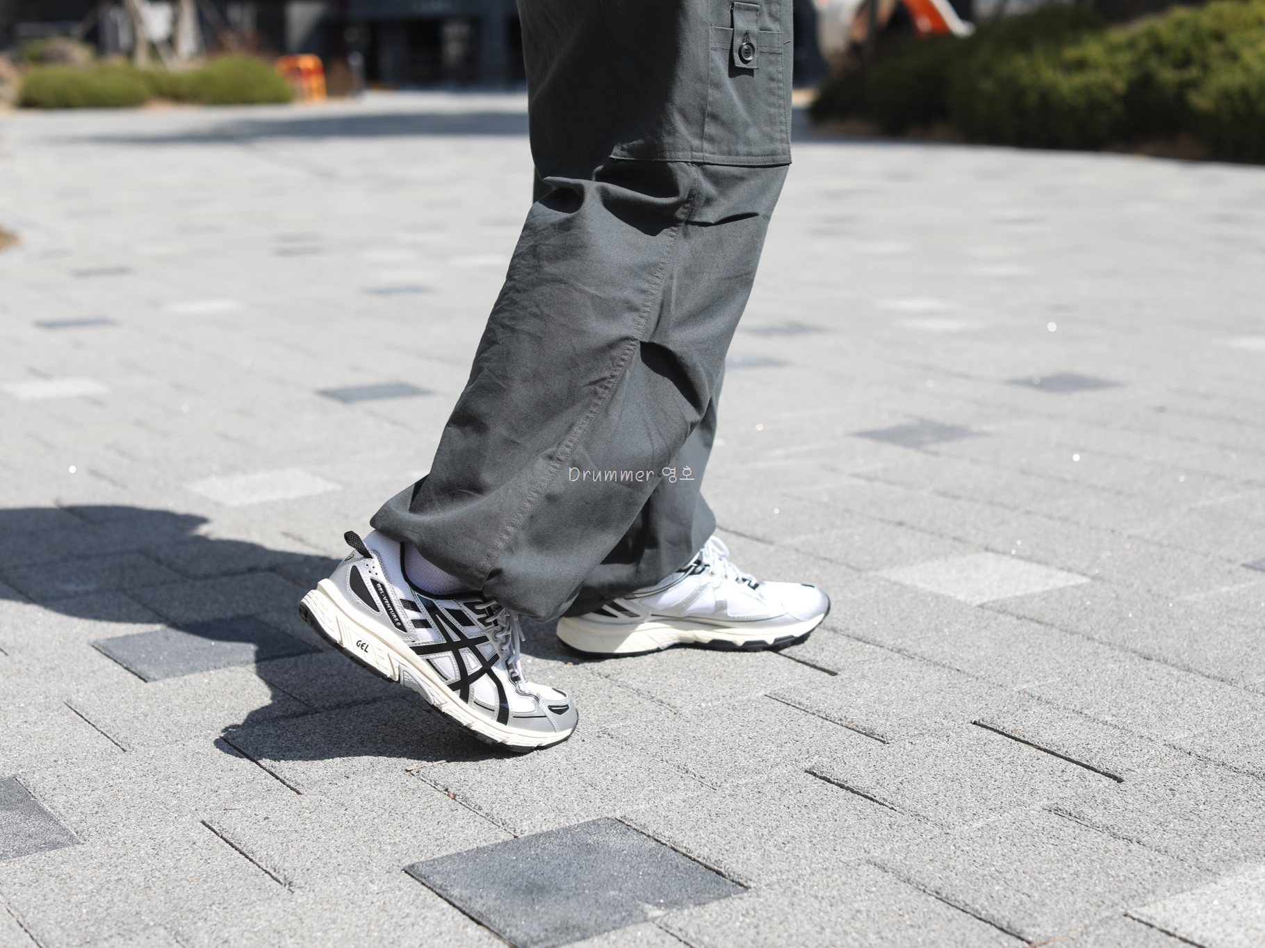 Asics Gel-Venture 6 White Black 착용 스타일