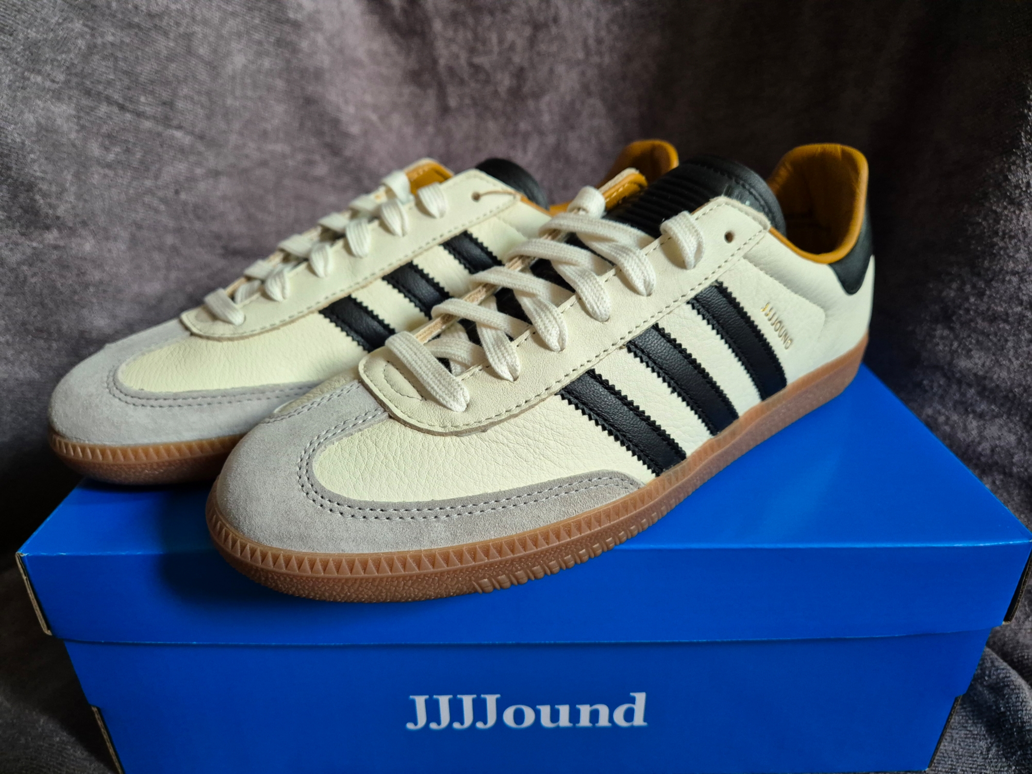 Adidas x JJJJound Samba OG Off White Core Black 착용 스타일 - 4