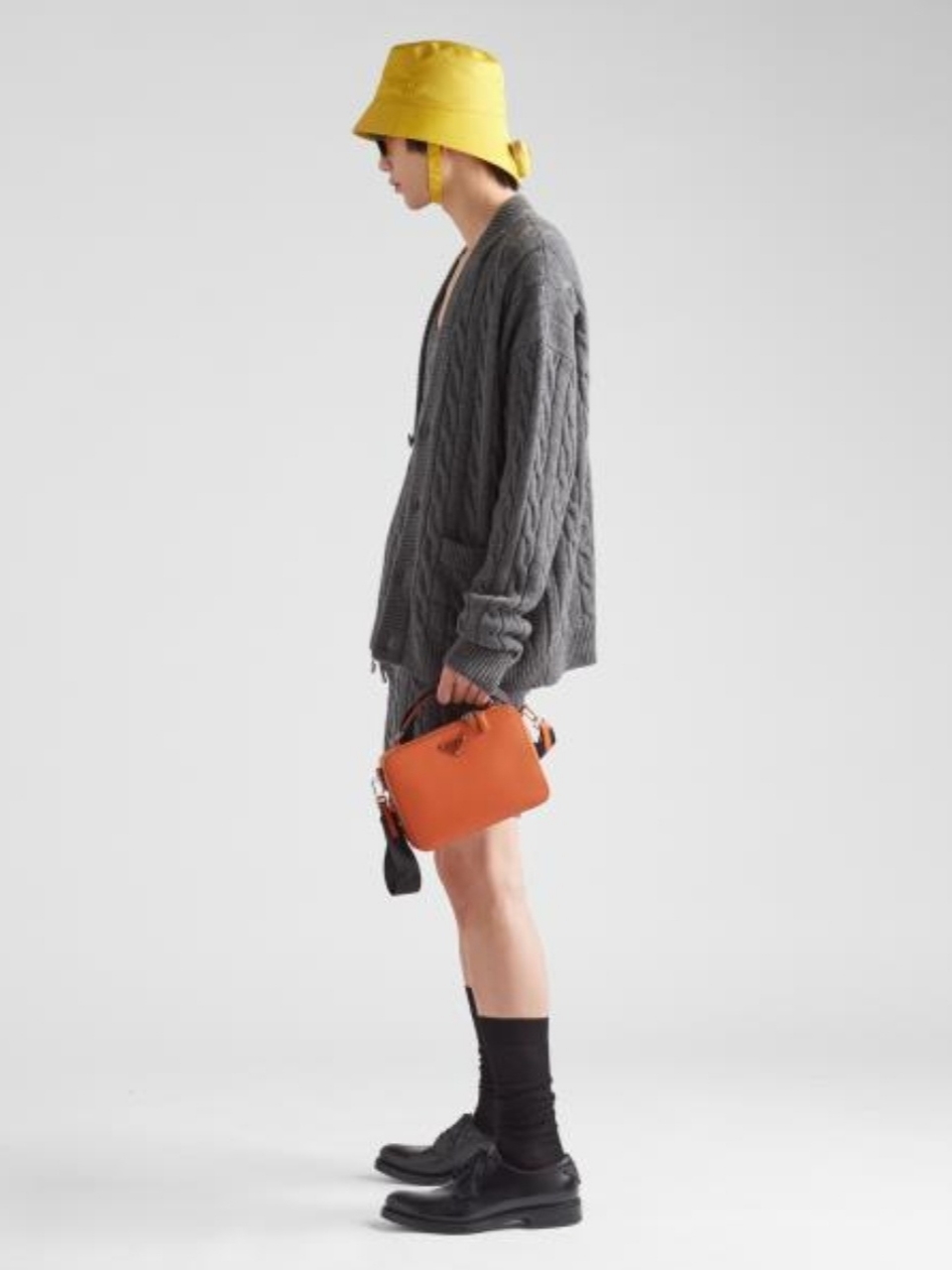 Prada Saffiano Leather Brique Bag Papaya 착용 스타일 - 2