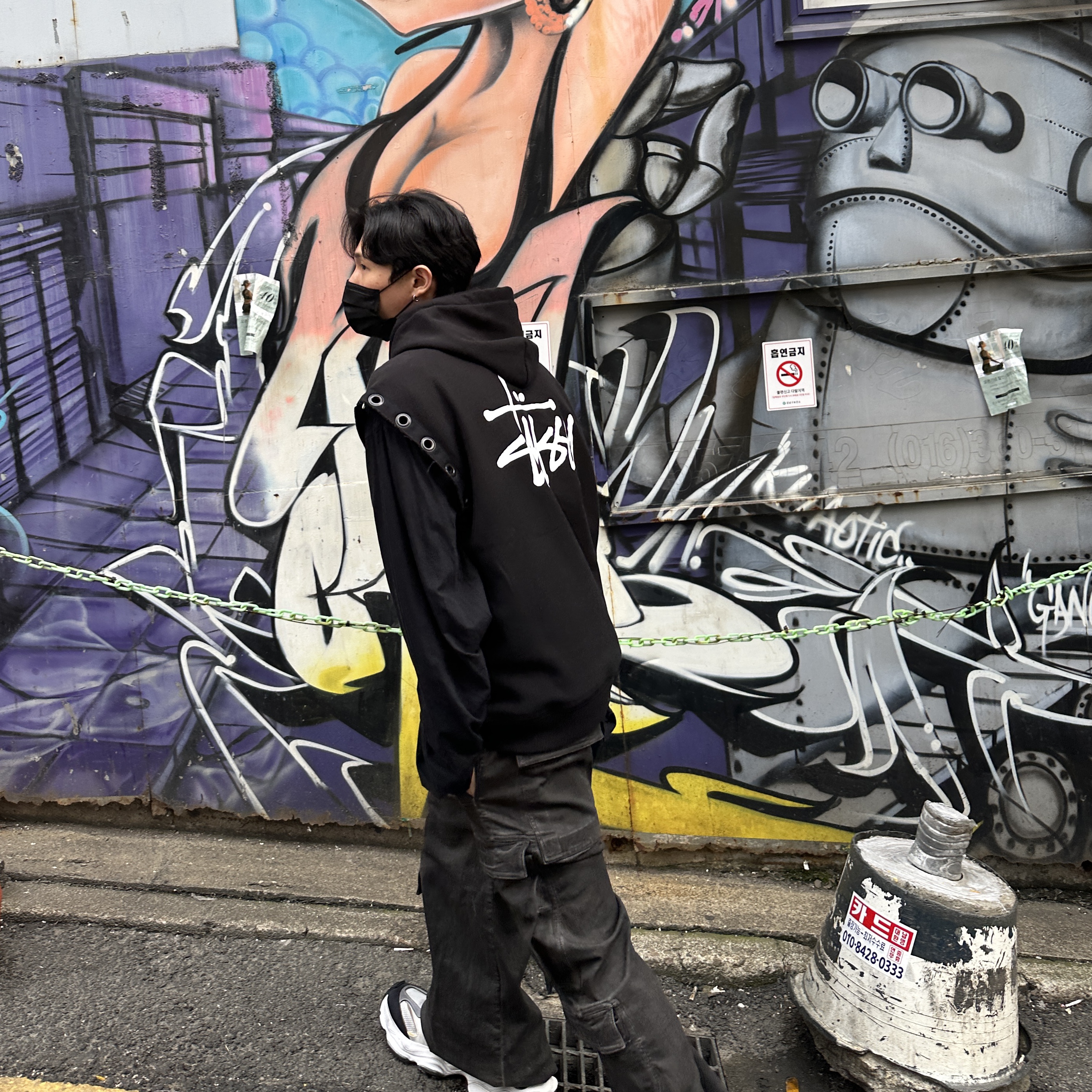 Junya Watanabe x Stussy Hooded Vest Black 착용 스타일 - 3