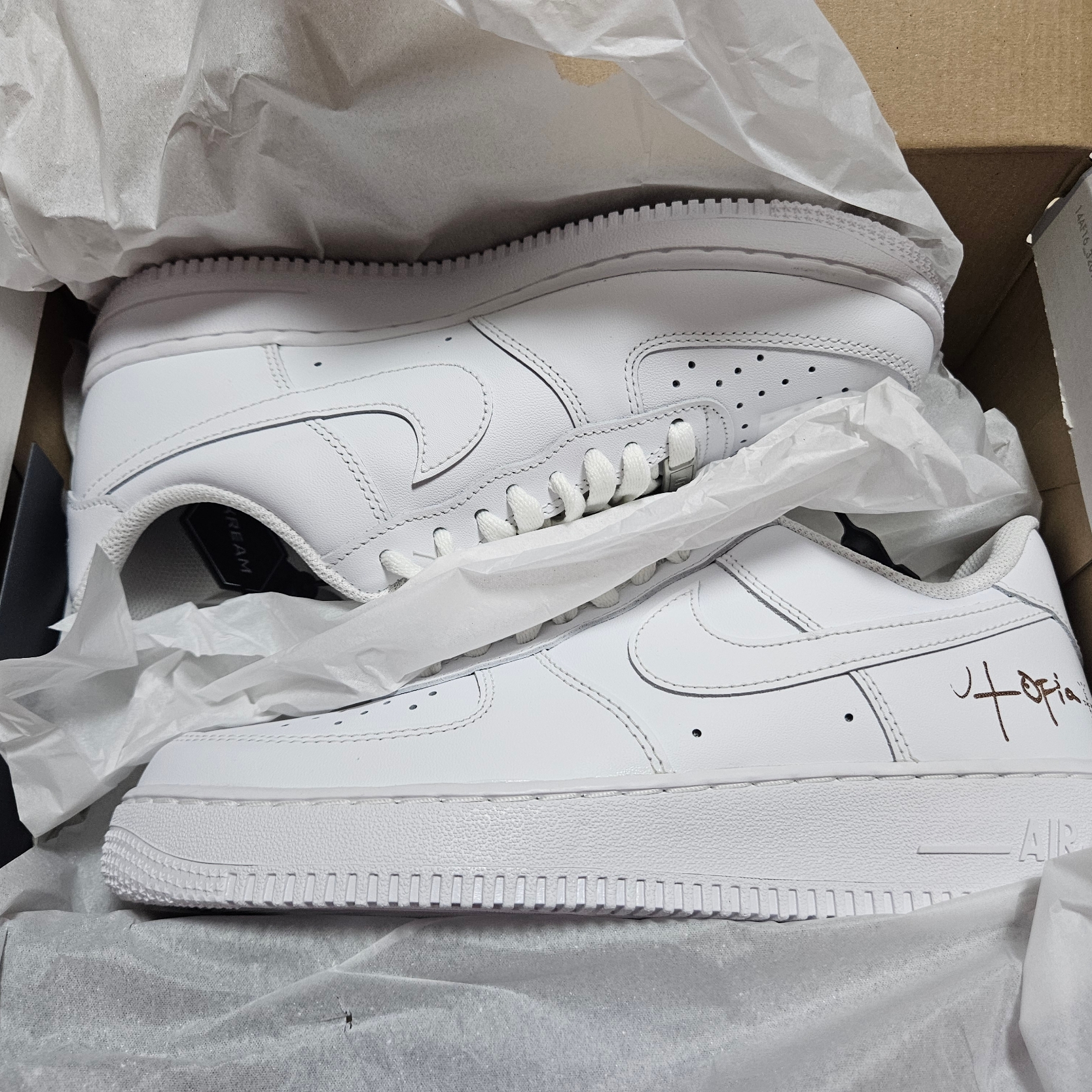 (W) Nike x Travis Scott Air Force 1 '07 Low Cactus Jack Utopia Edition White 착용 스타일 - 2