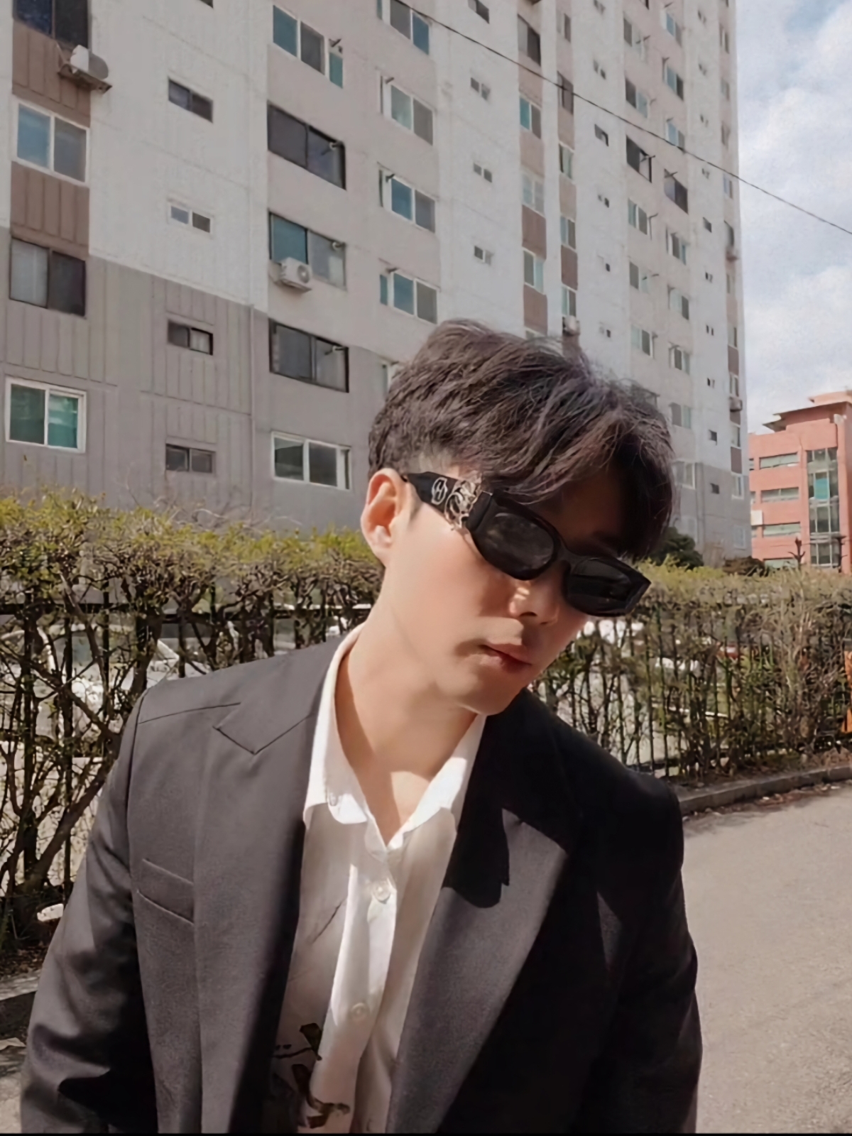 Gentle Monster x D'heygere Rings 01 Black, Zara x Ader Error Oversize Blazer Black 착용 스타일 - 1