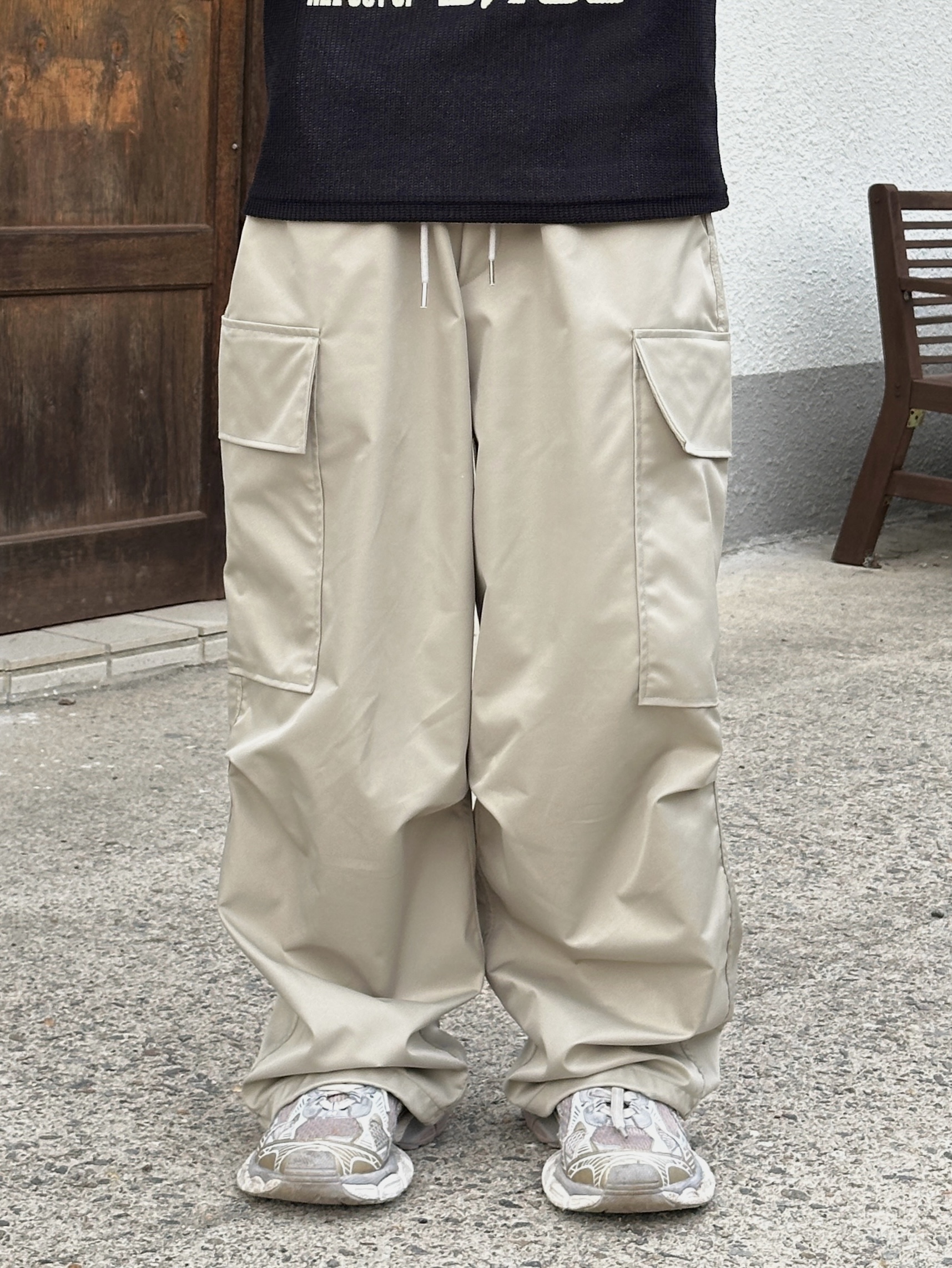 Balenciaga 3XL Sneakers Light Beige 착용 스타일 - 4