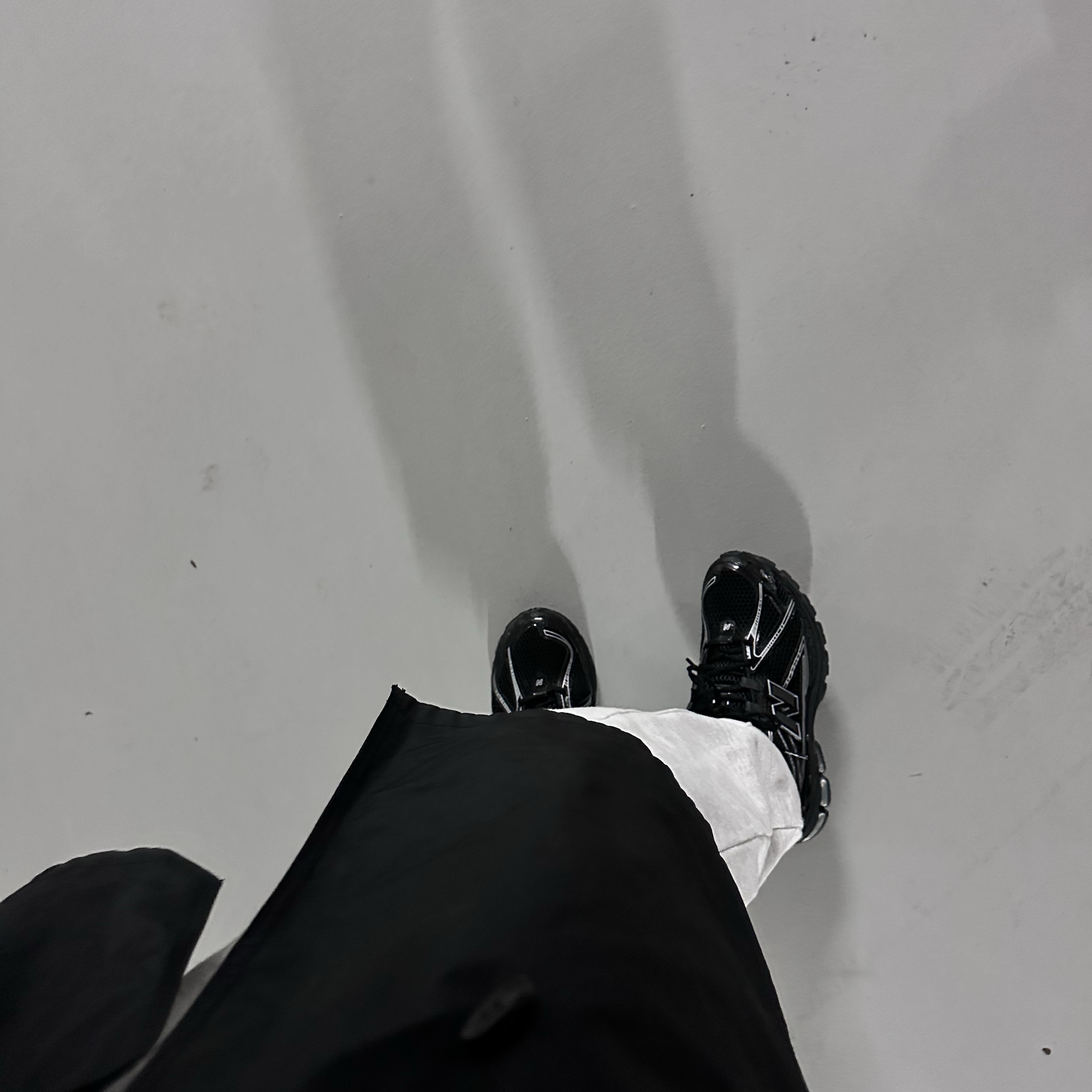 New Balance 1906R Black Silver Metallic 착용 스타일