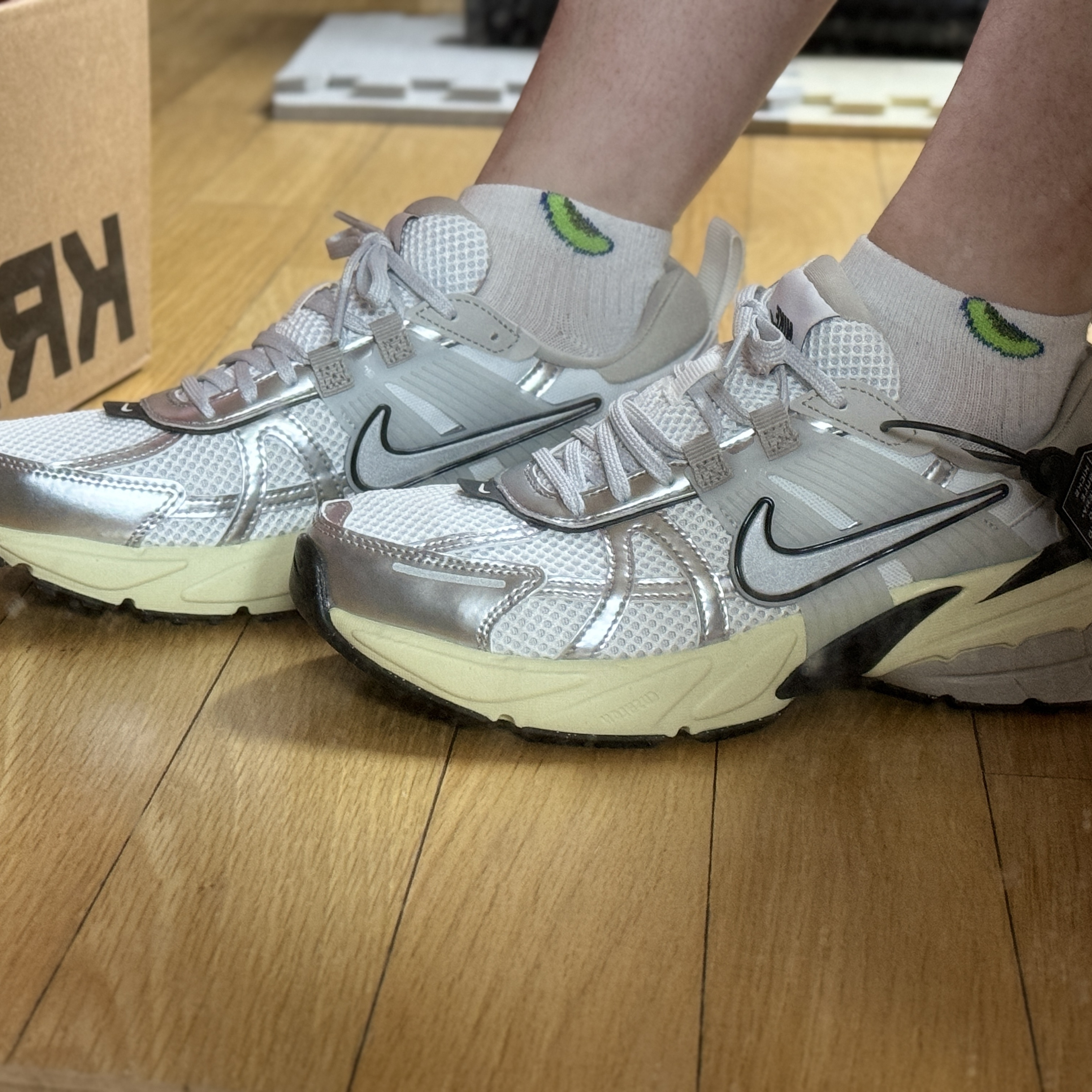 Nike V2K Run Summit White Metallic Silver 착용 스타일