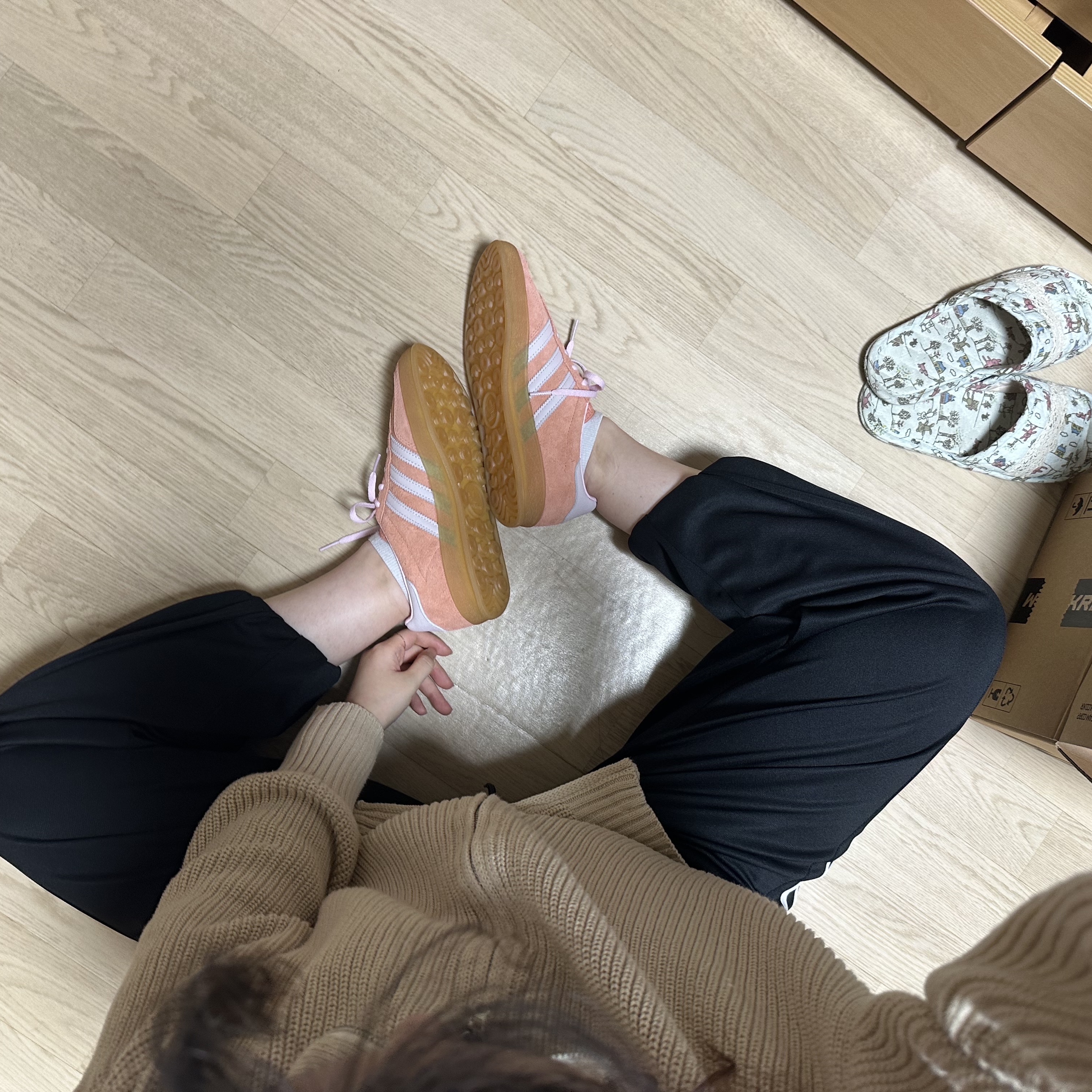 (W) Adidas Gazelle Indoor Wonder Clay Clear Pink 착용 스타일 - 1