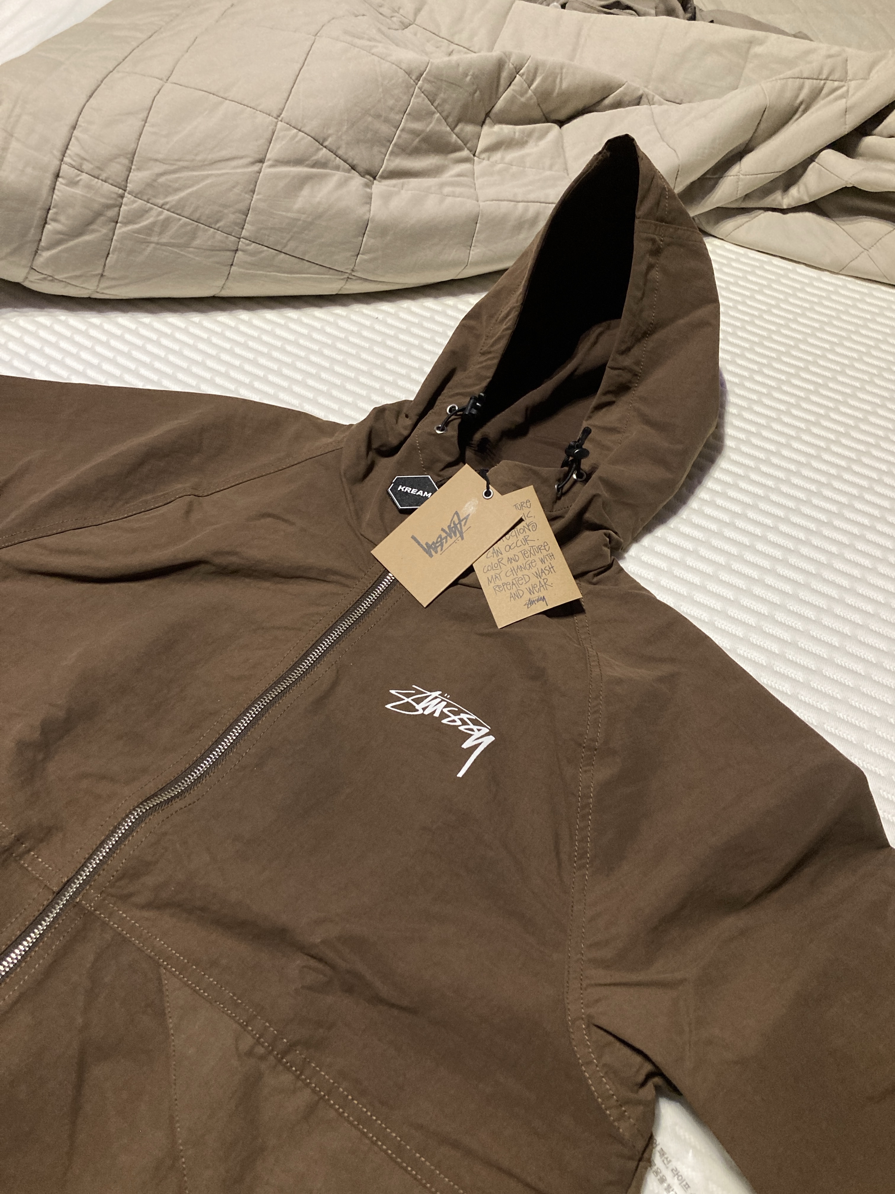 Stussy Wave Dye Beach Shell Jacket Coffee, Asics Gel-Sonoma 15-50 Pepper Black 착용 스타일 - 2