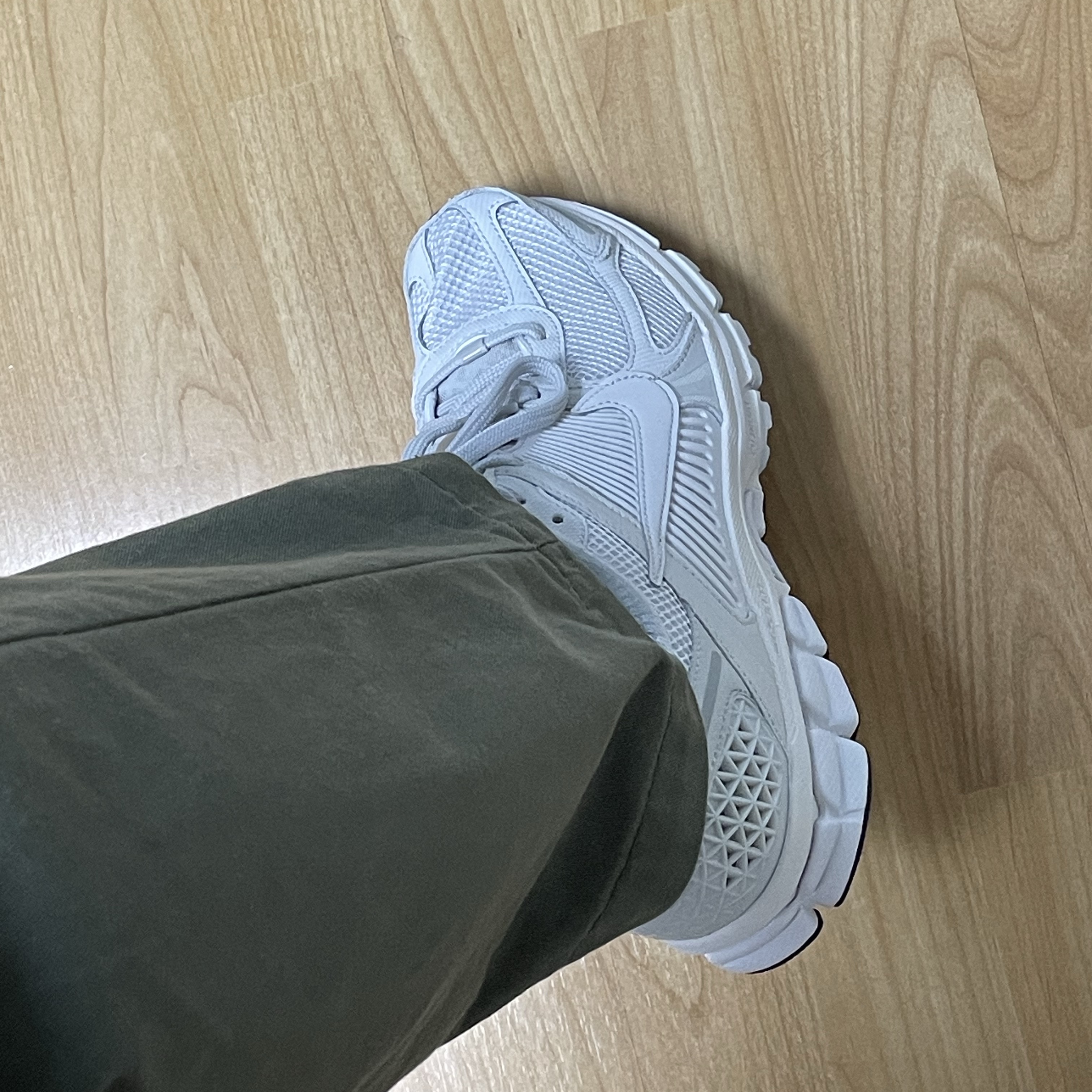 Nike Zoom Vomero 5 SP Vast Grey 2023 착용 스타일 - 1