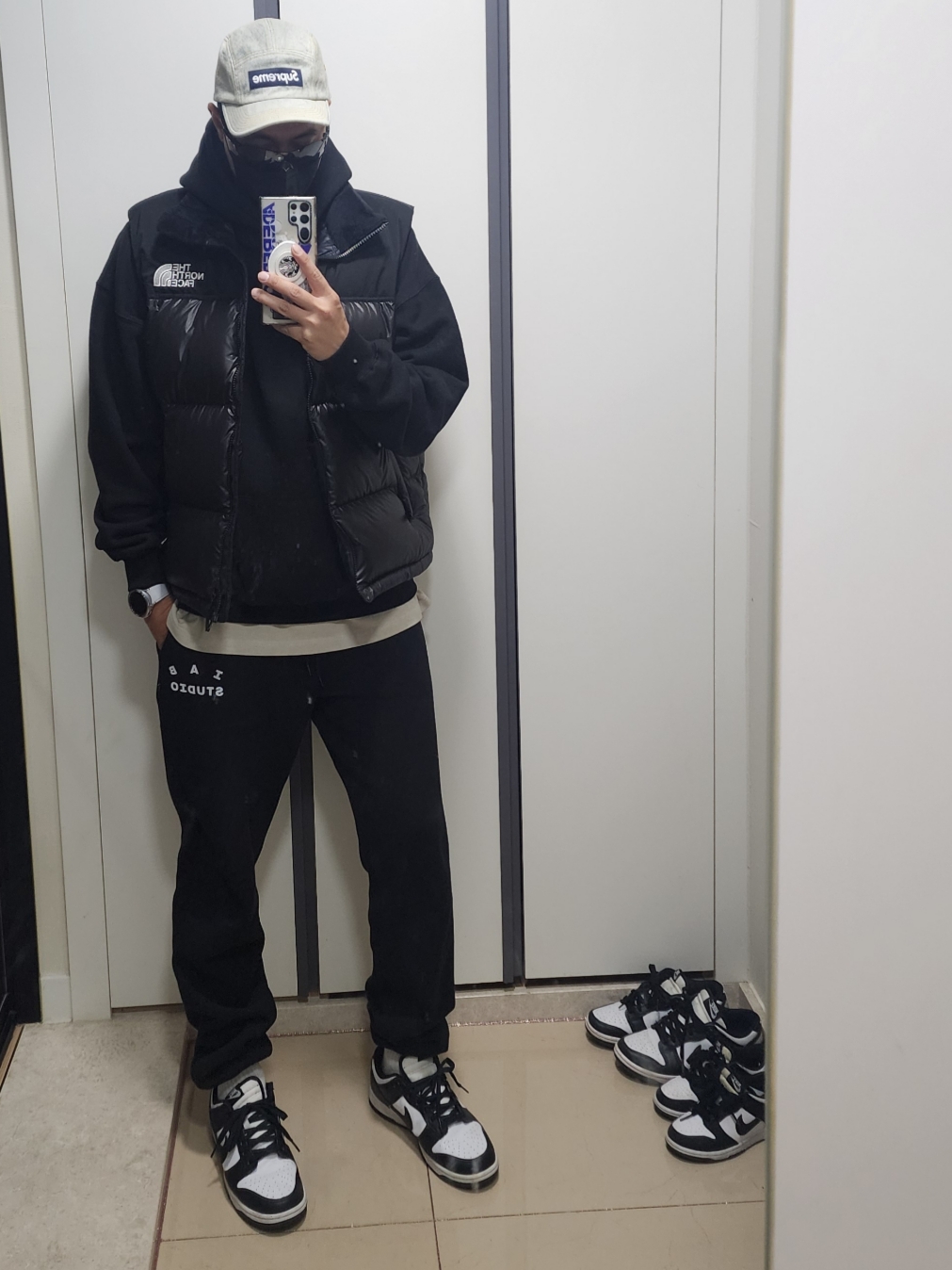 The North Face White Label Novelty Nuptse Down Vest Black, Supreme Denim Camp Cap Dirty Indigo - 23SS 착용 스타일 - 2