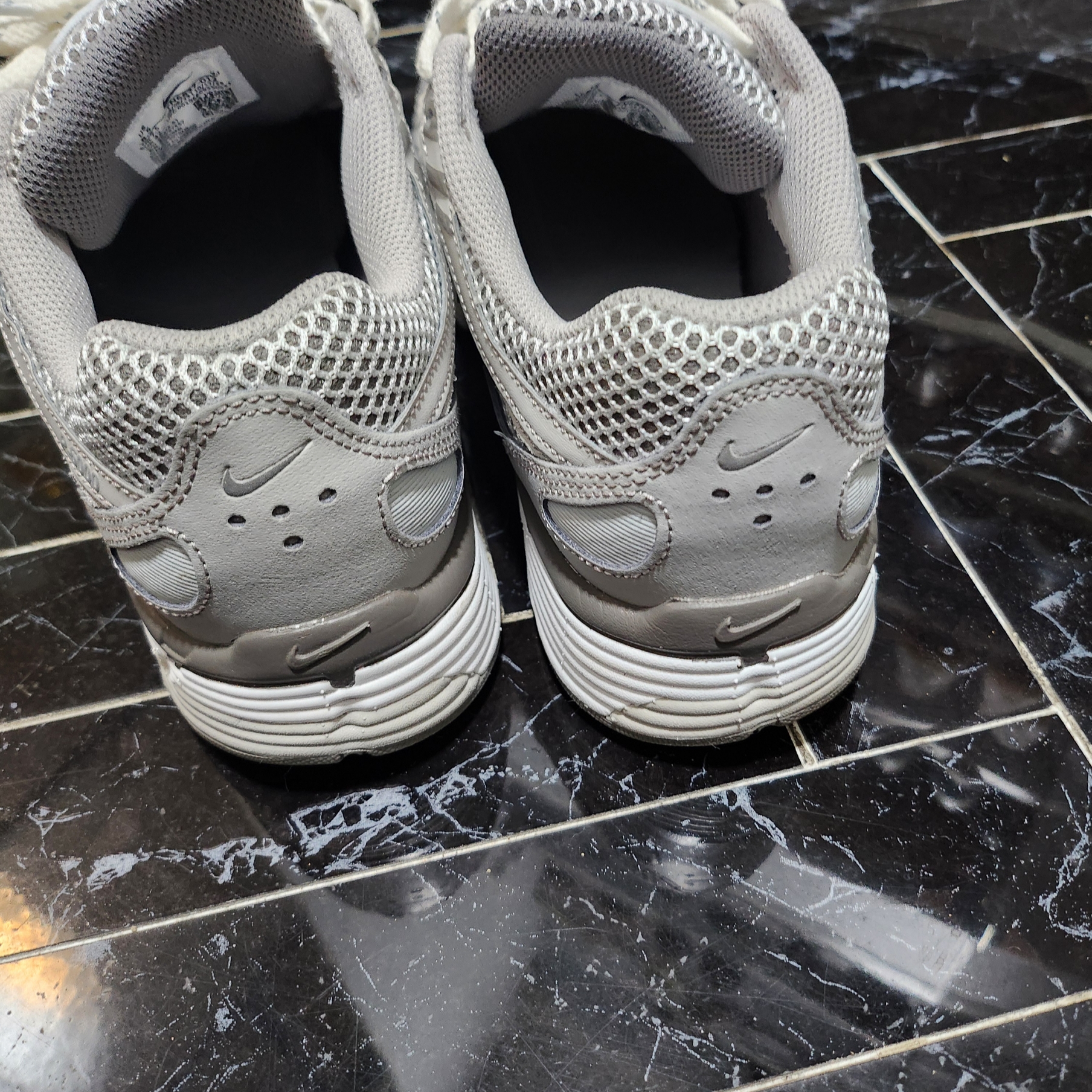Nike P-6000 PRM Light Iron Ore 착용 스타일 - 3