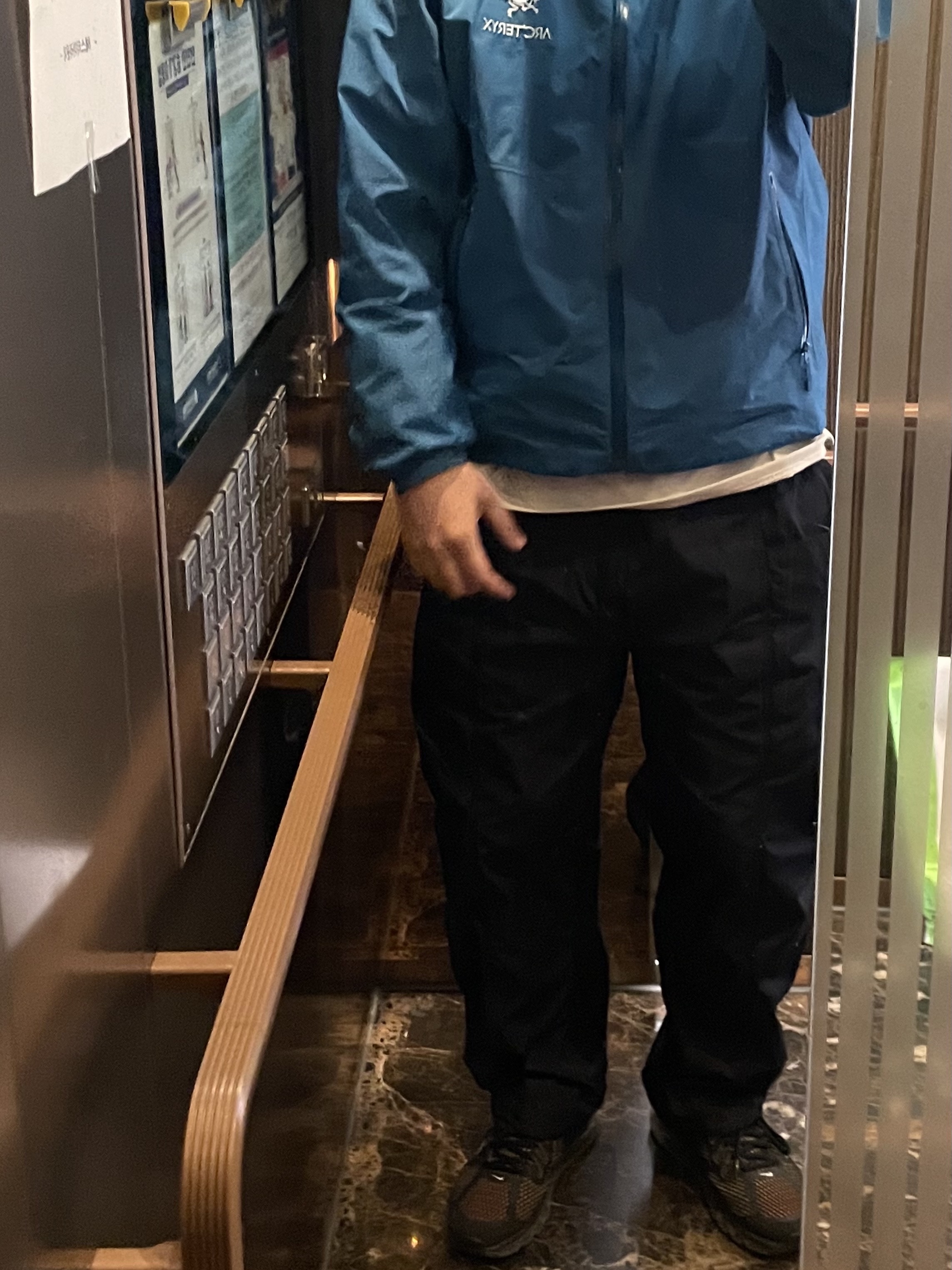 Arc'teryx Zeta SL Jacket Frenetic, Nike x Stussy Air Max 2013 Black 착용 스타일 - 1