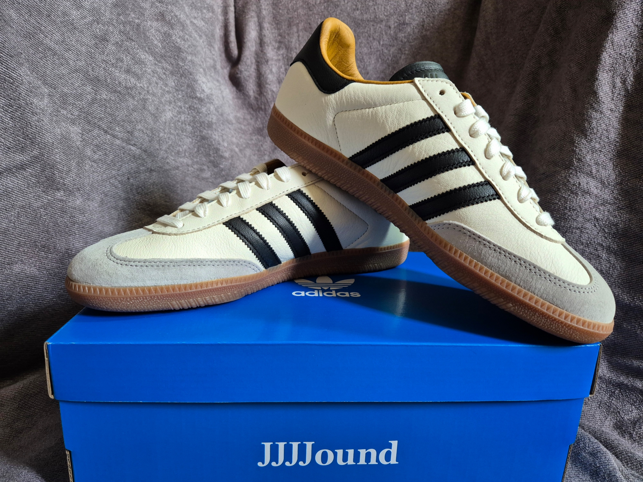 Adidas x JJJJound Samba OG Off White Core Black 착용 스타일 - 2