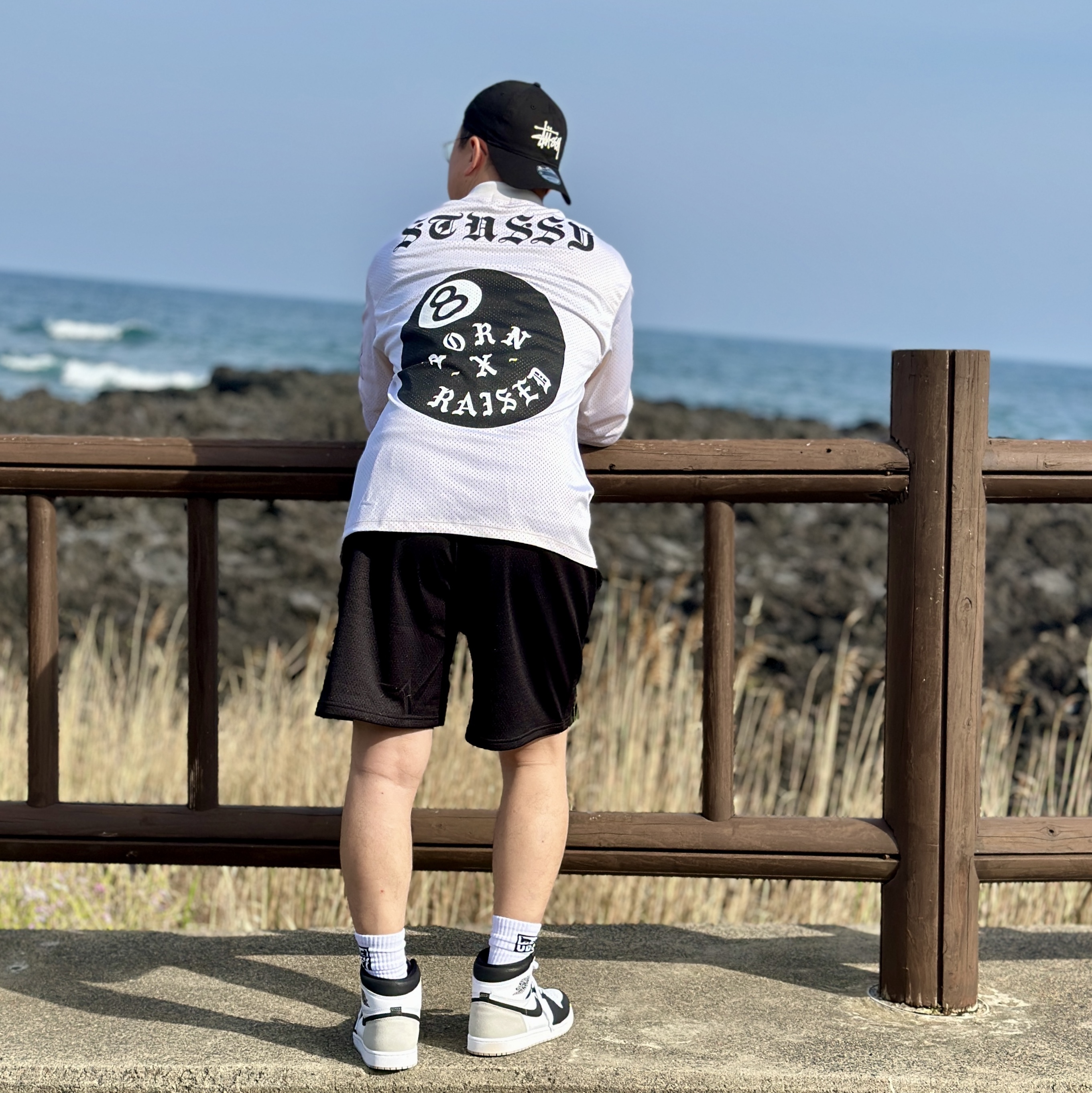 Stussy Basic New Era 9Twenty Basic Strapback Black, Stussy x Born X Raised Cookies & Cream Football Jersey Cream 착용 스타일 - 1