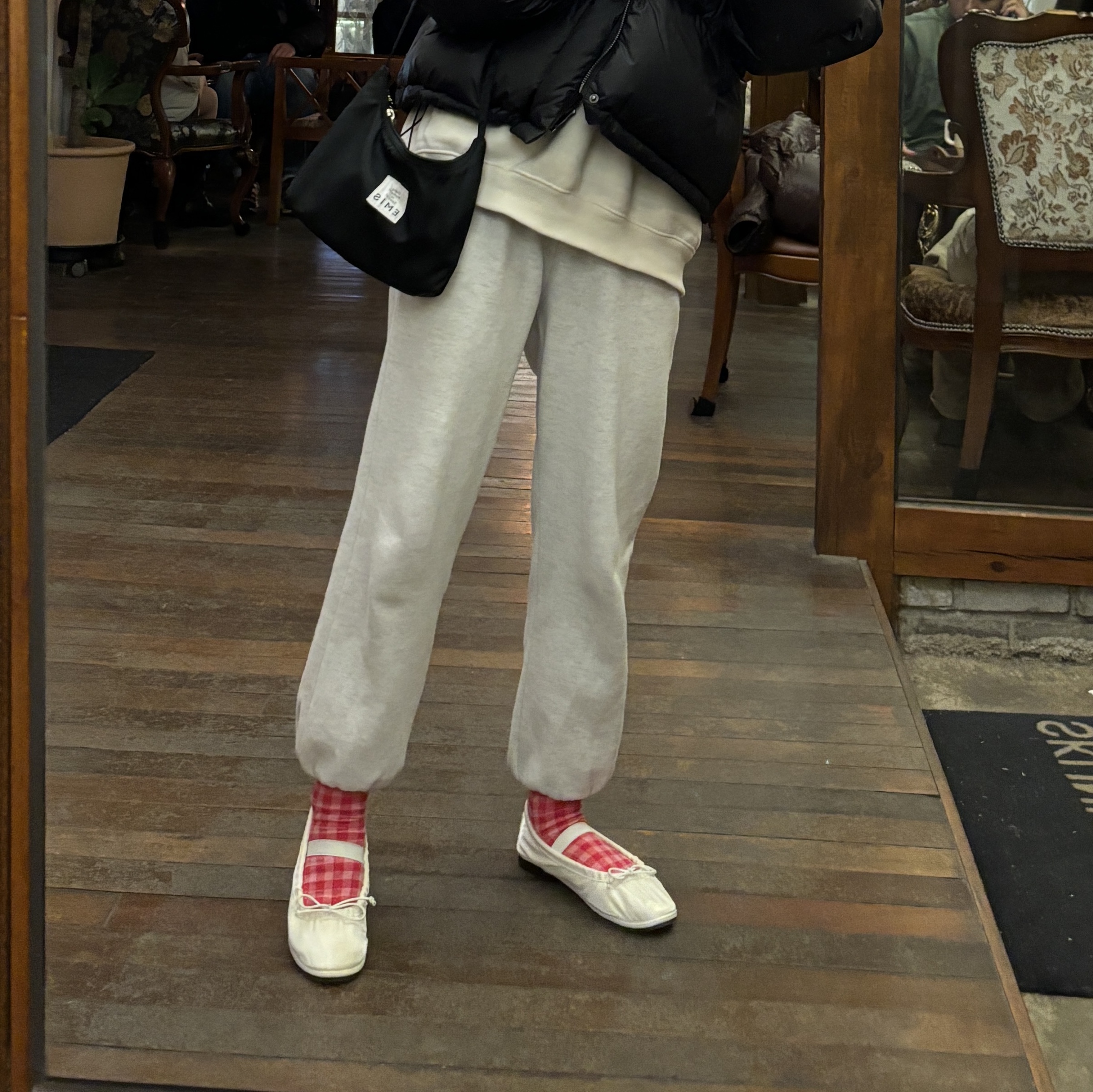 (W) Rockfishweatherwear Quilted Scrunch Flat White 착용 스타일