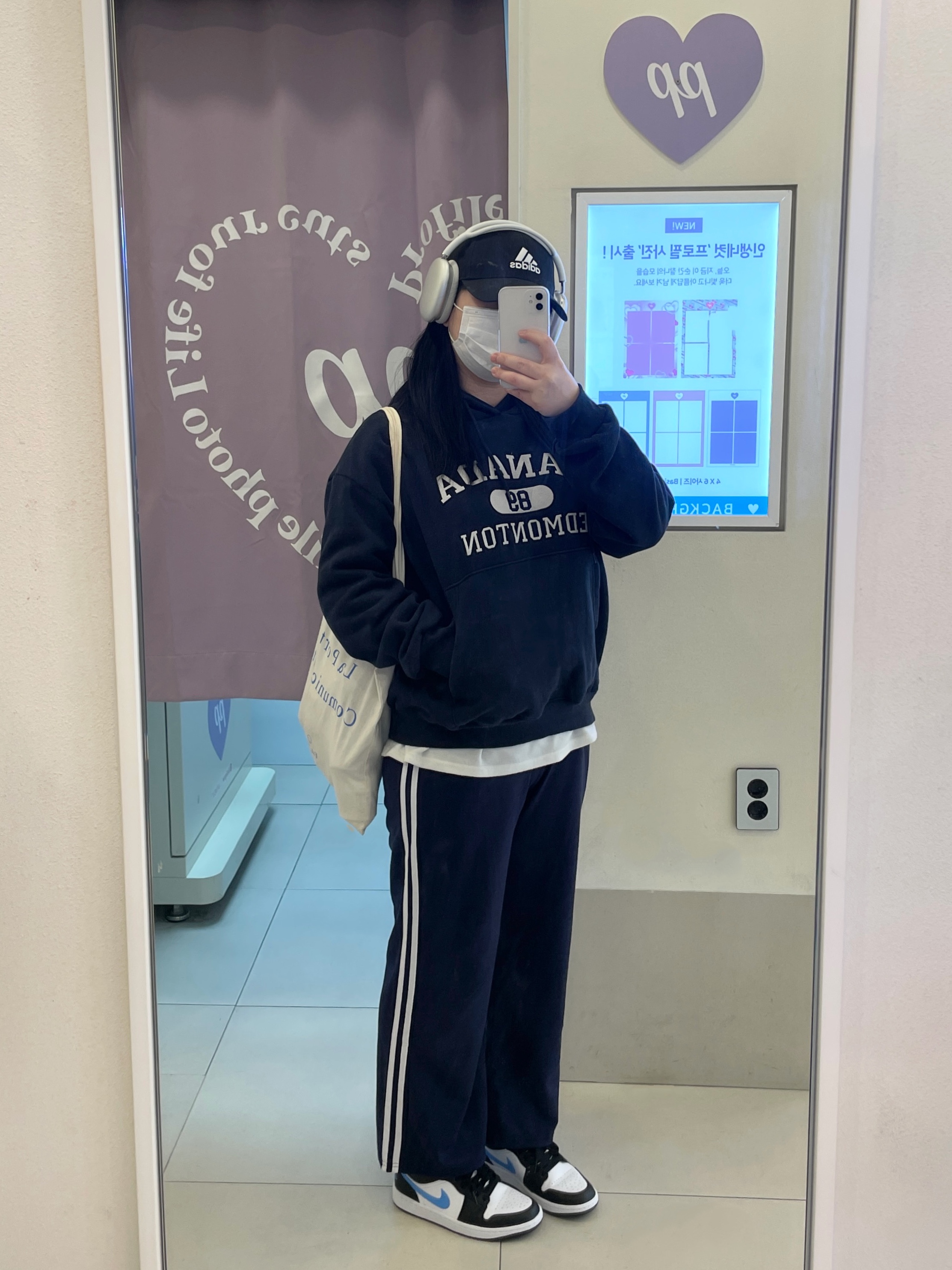 (W) Jordan 1 Low Black University Blue, Apple AirPods Max Lightning Silver (Korean Ver.) 착용 스타일