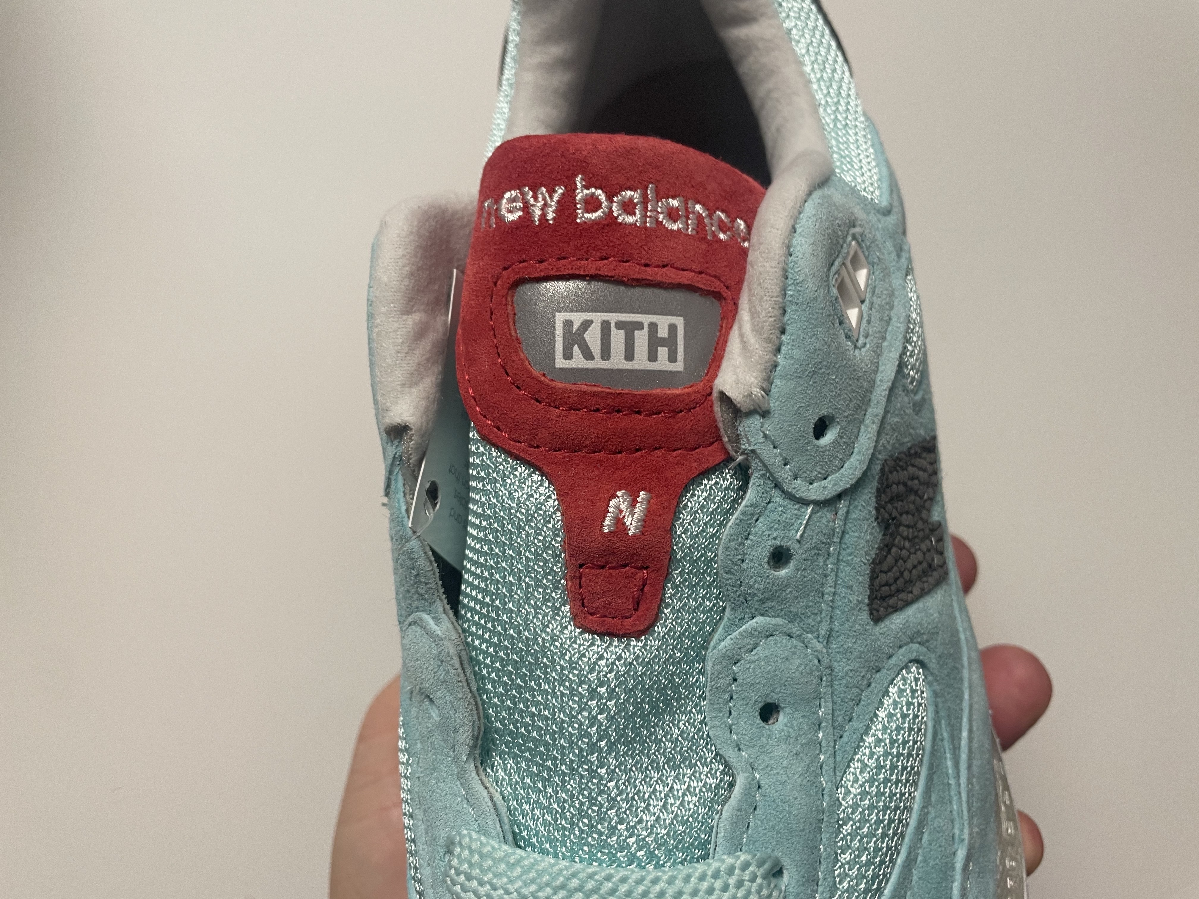 New Balance x Kith 992 Made in USA Kithmas Light Reef 착용 스타일 - 6