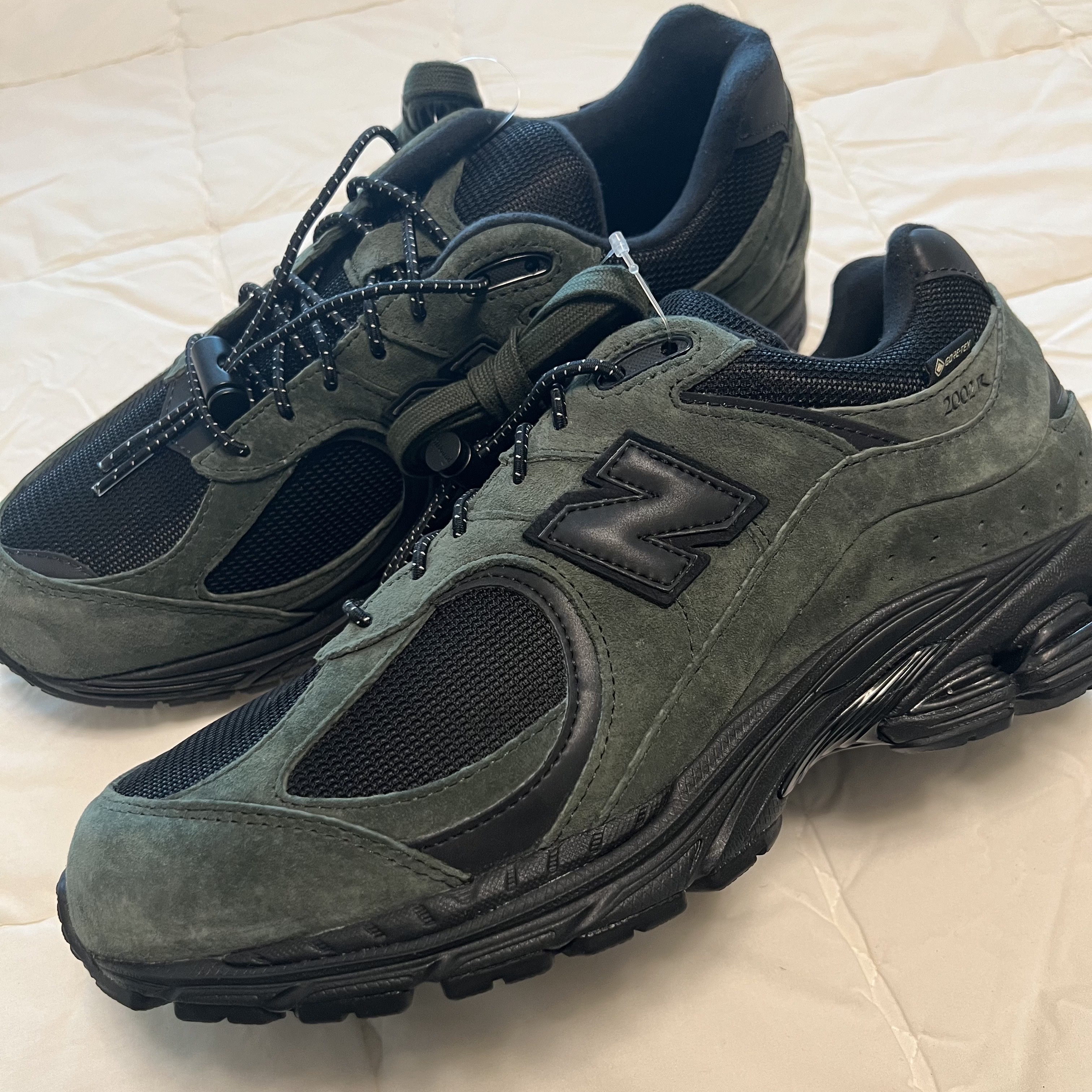 New Balance x JJJJound 2002R Gore-Tex Pine 착용 스타일 - 2