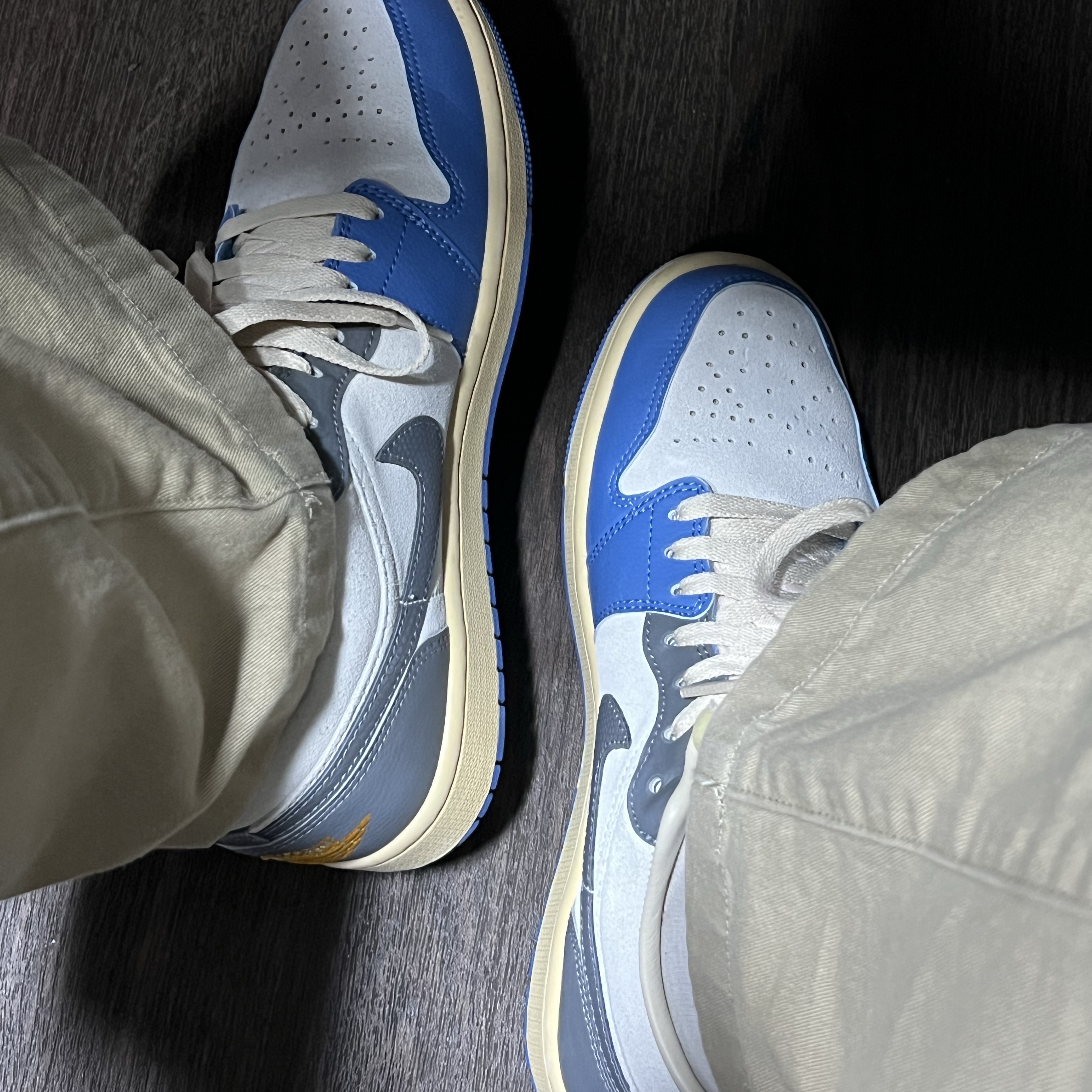 Jordan 1 Low SE Tokyo 96 착용 스타일 - 1