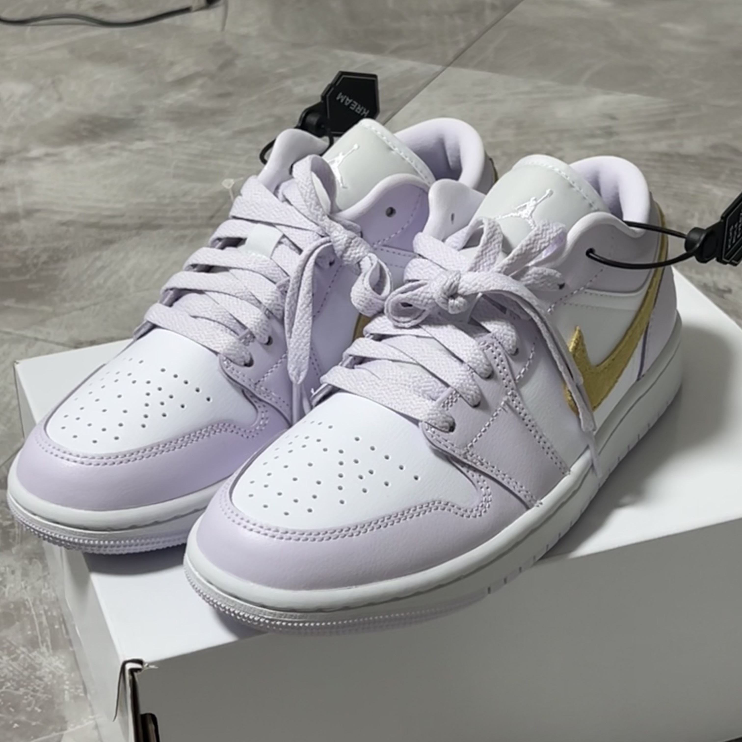 (W) Jordan 1 Low Barely Grape Lemon Wash 착용 스타일