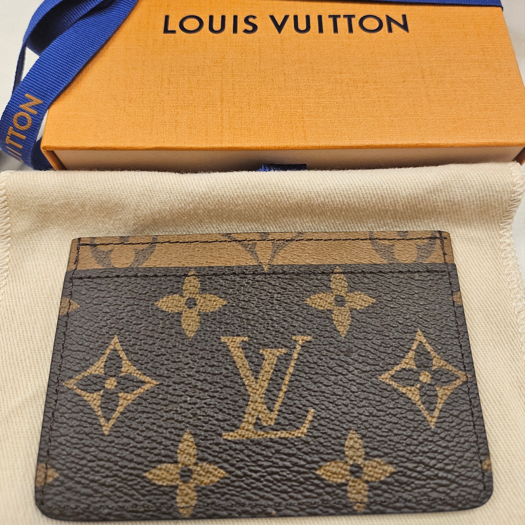 Louis Vuitton Card Holder Monogram and Monogram Reversed 착용 스타일 - 3