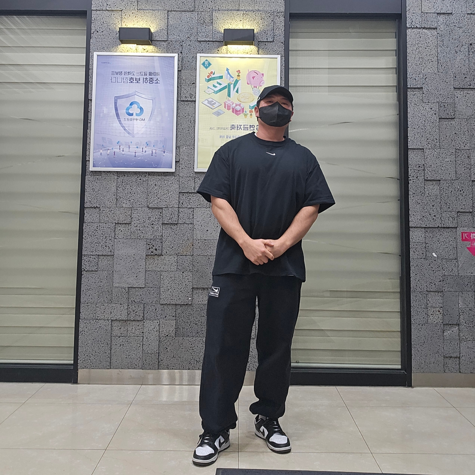 Nike x Stussy NRG Washed Fleece Pants Black (DO5296-010), Nike Dunk Low Retro Black 착용 스타일 - 1