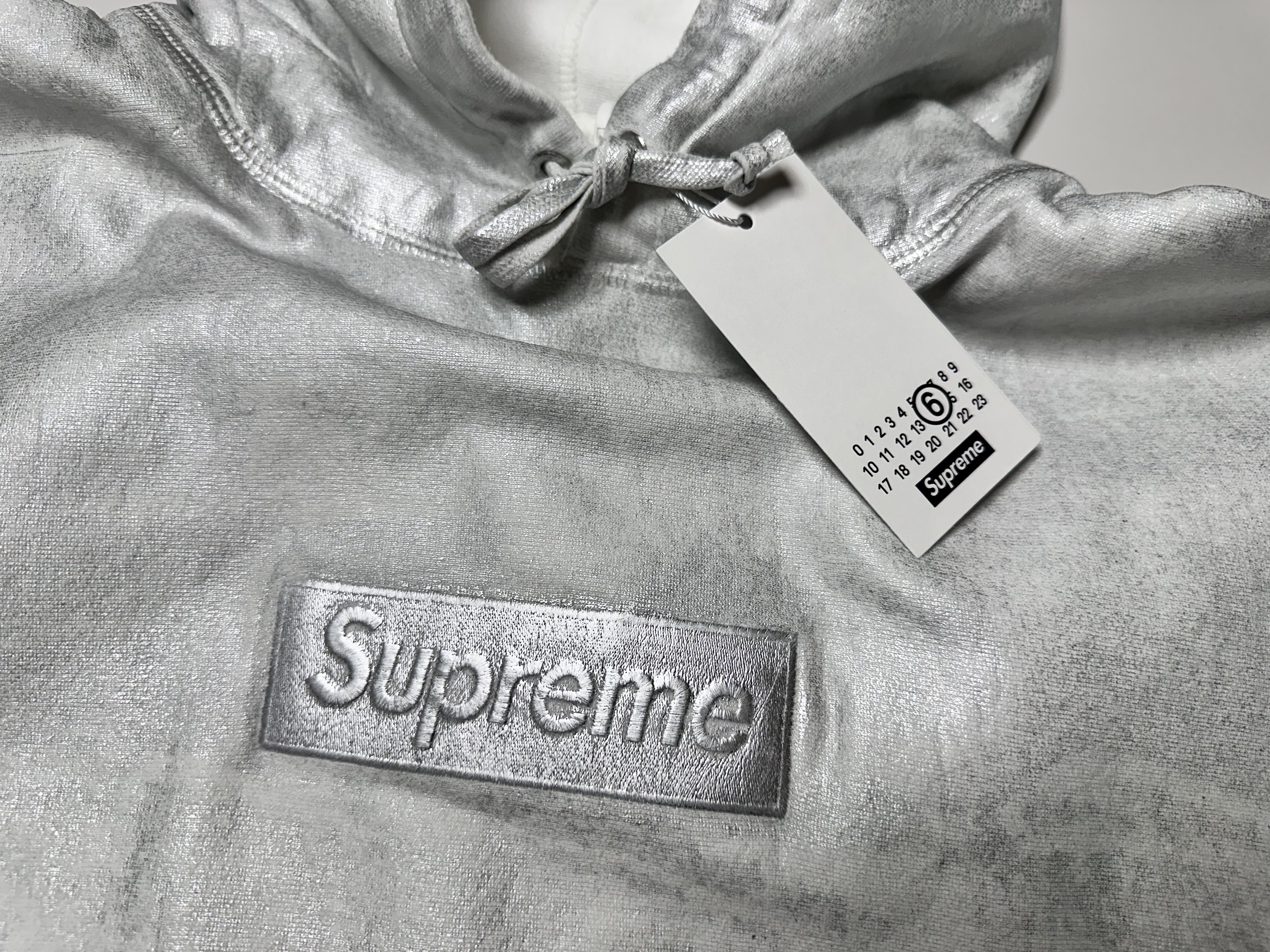Supreme x MM6 Maison Margiela Foil Box Logo Hooded Sweatshirt White - 24SS 착용 스타일 - 2