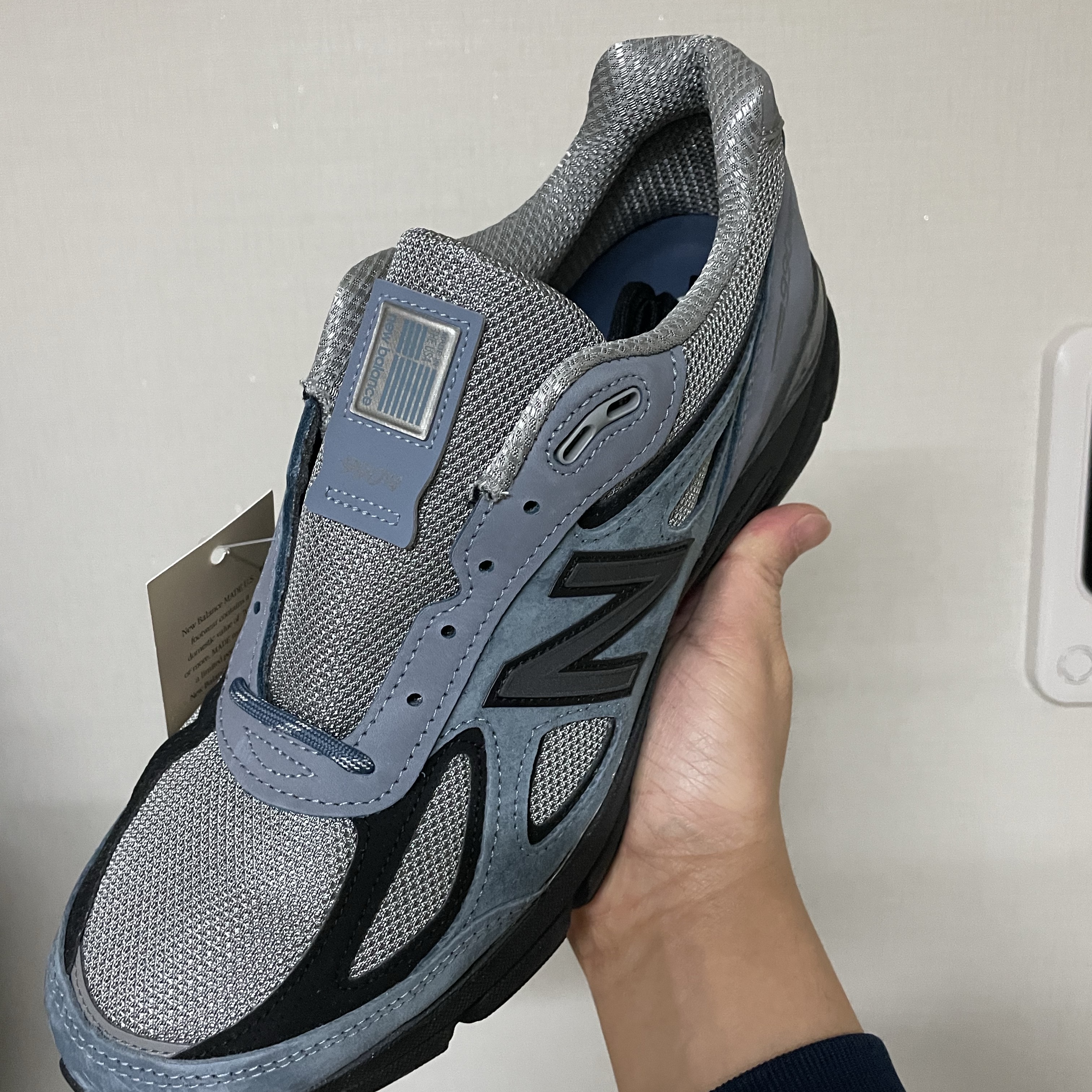 New Balance 990v4 Made in USA Arctic Grey 착용 스타일 - 2