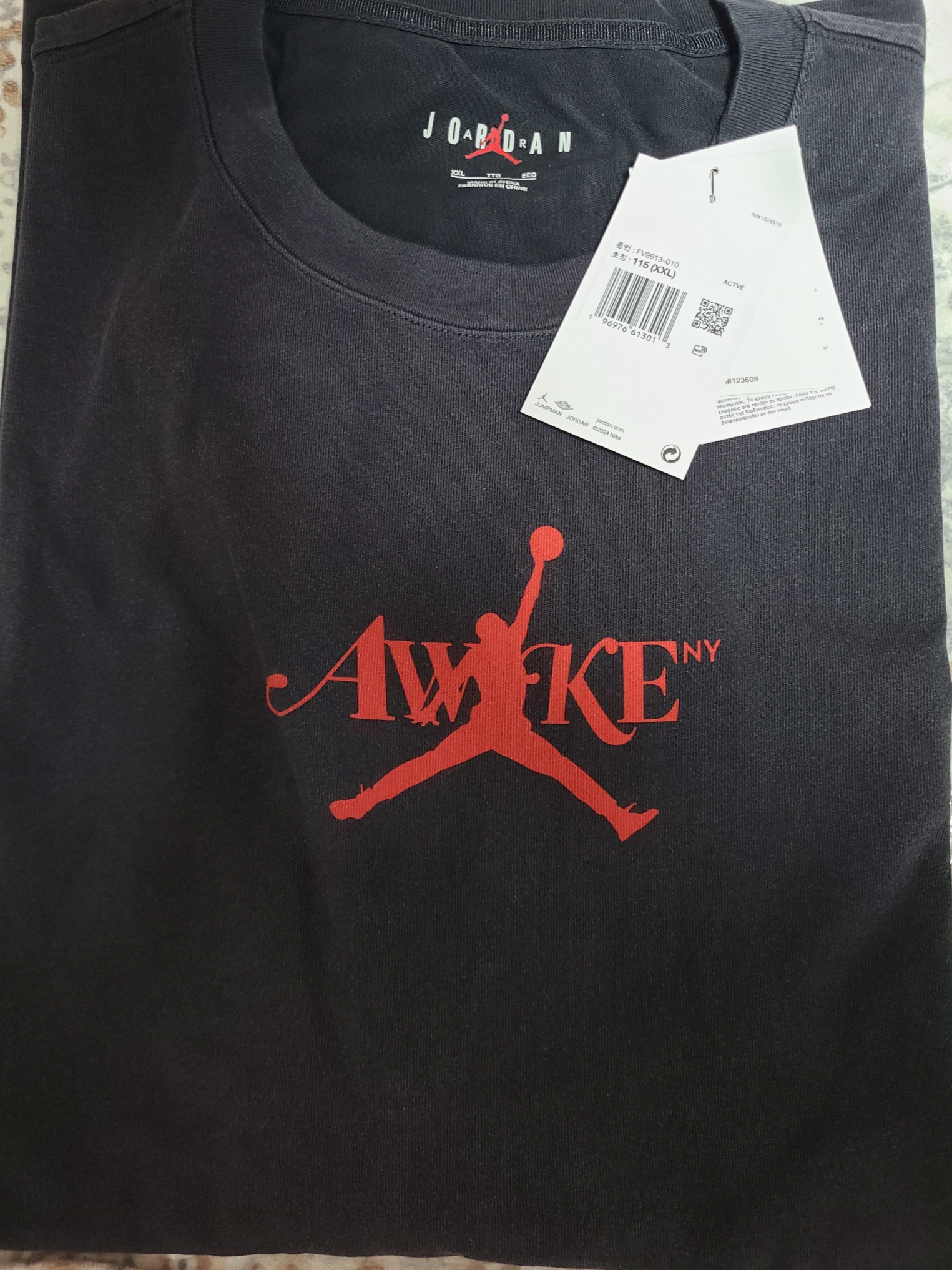 Jordan x Awake NY T-Shirts Black (FV9913-010) 착용 스타일 - 1