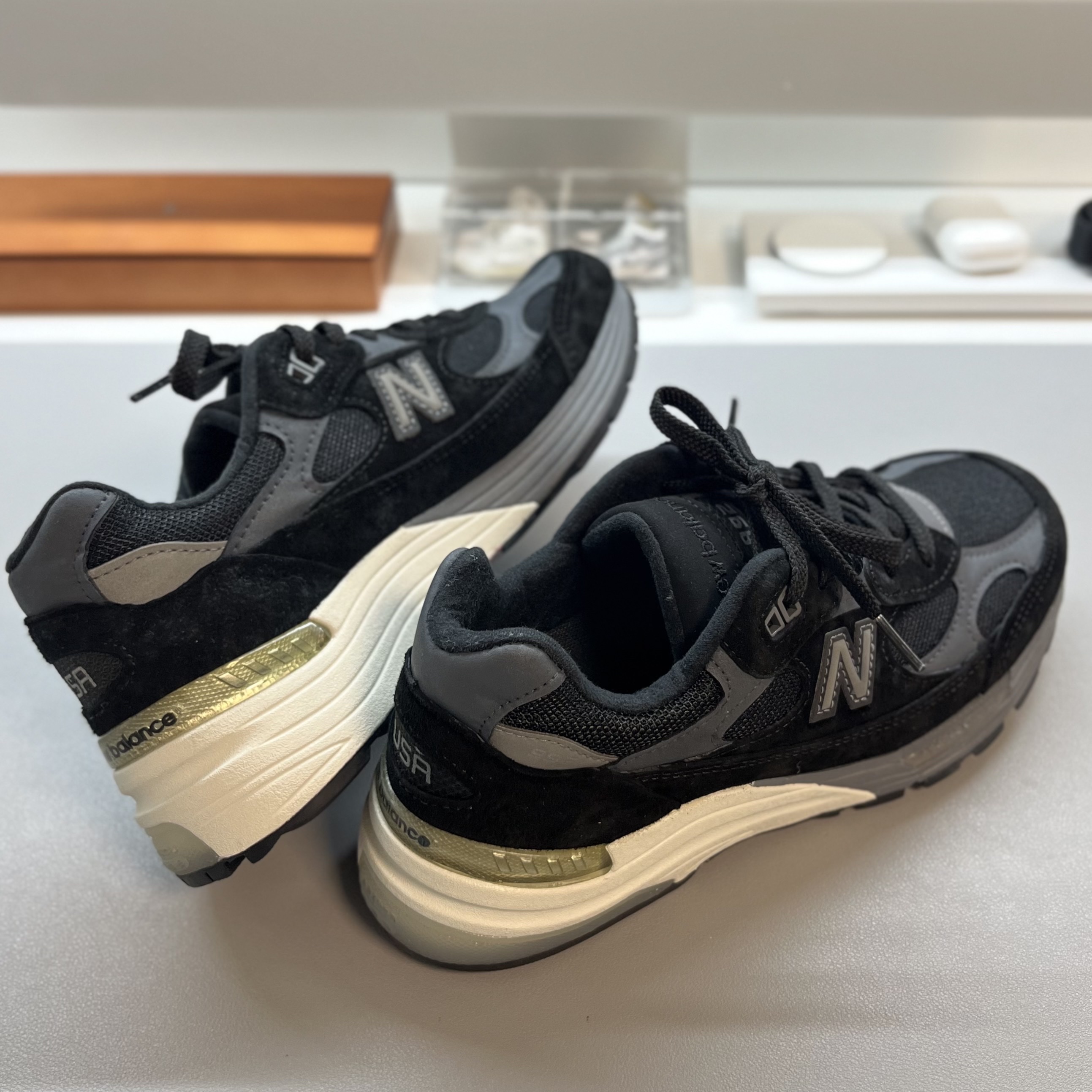 New Balance 992 Made in USA Black 착용 스타일 - 3