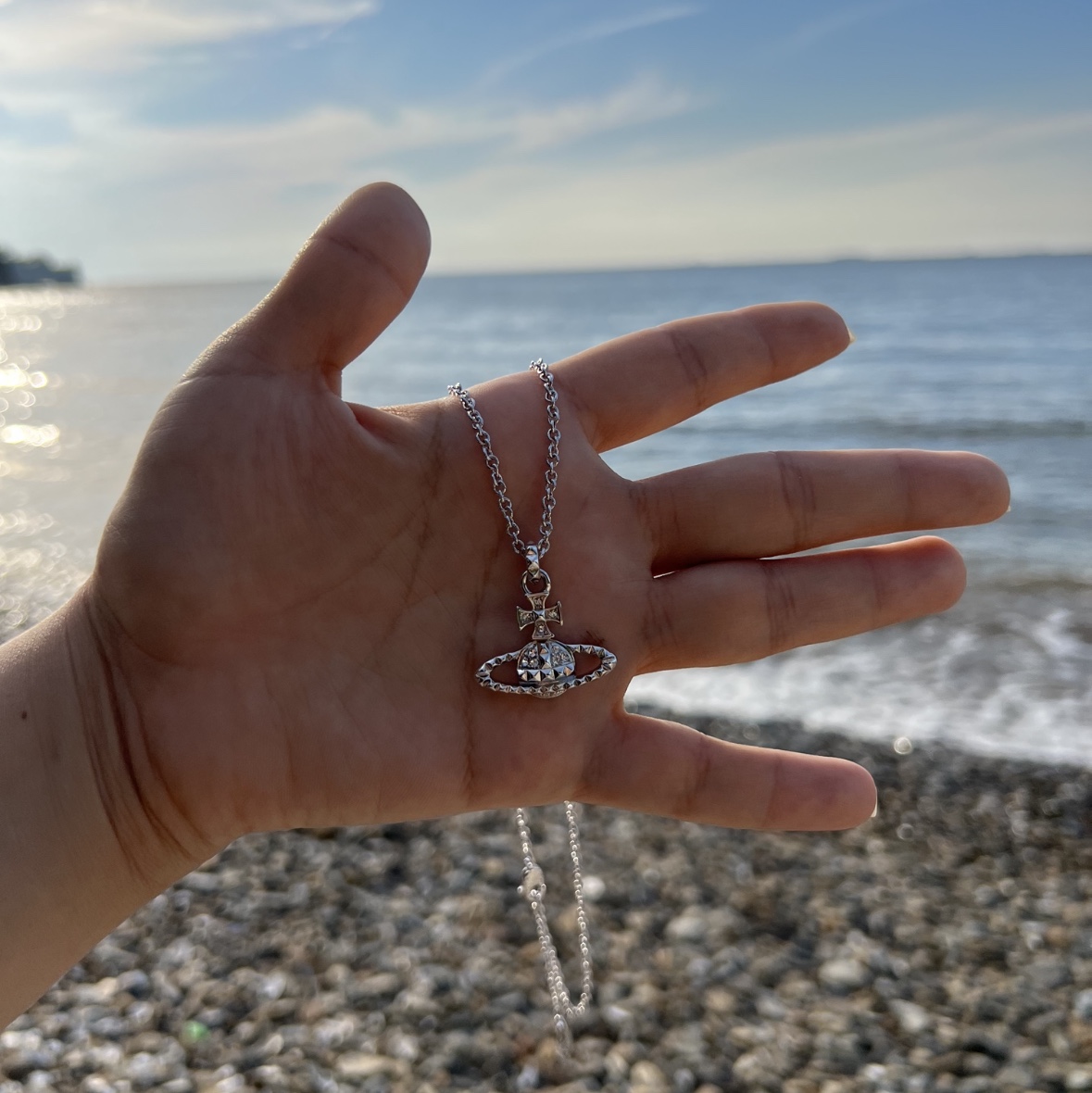 Vivienne Westwood Mayfair Bas Relief Pendant Silver 착용 스타일