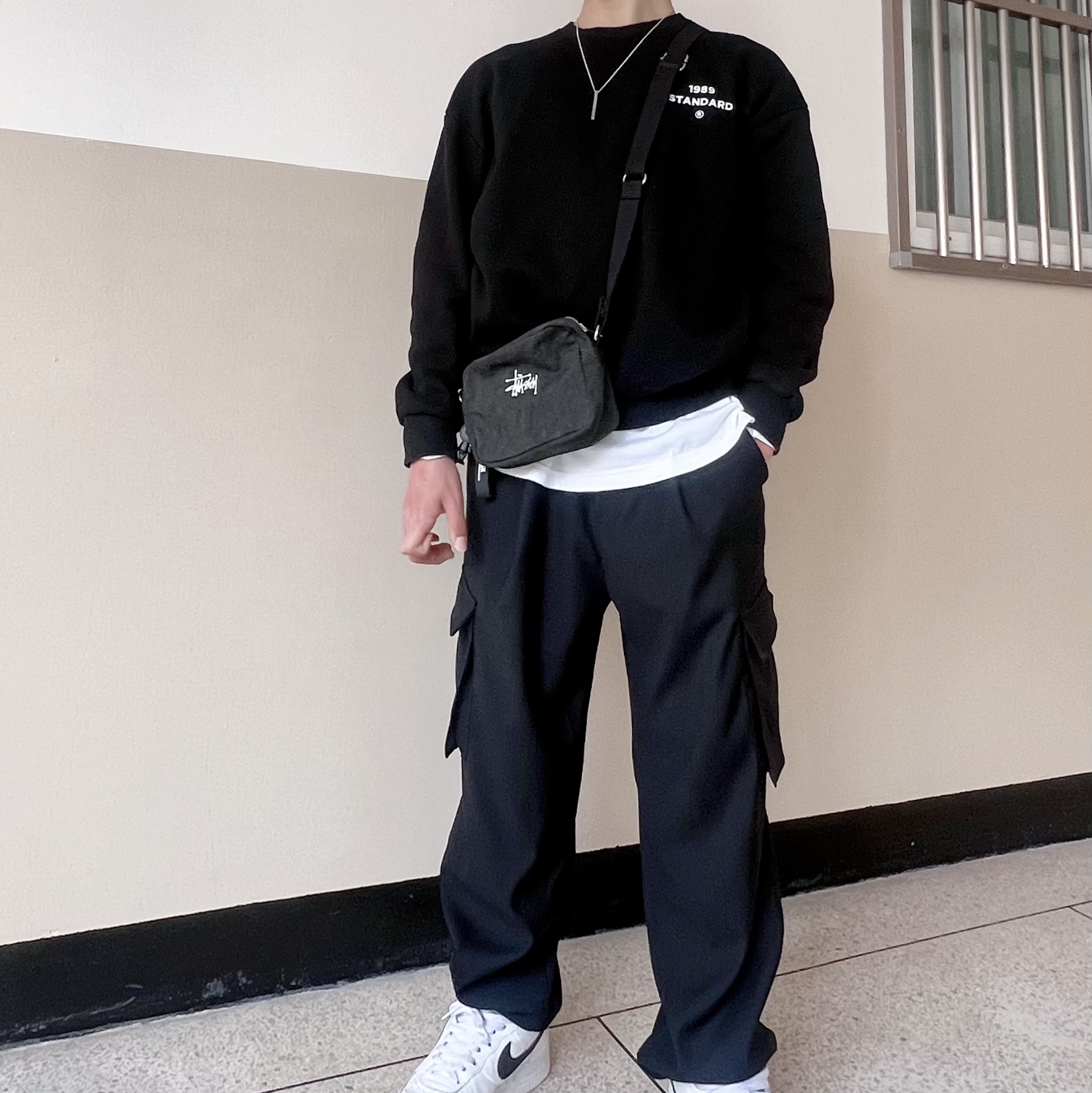 Stussy Canvas Side Pouch Washed Black 착용 스타일