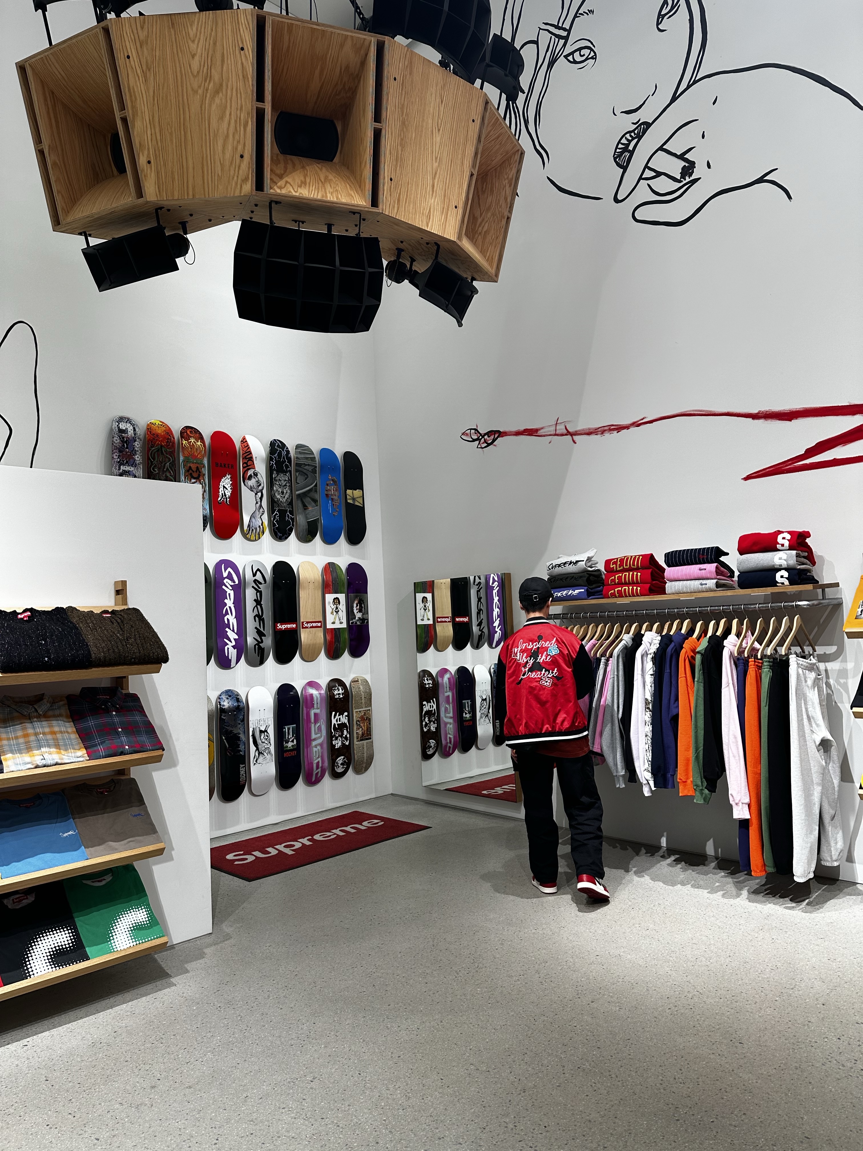 Jordan 1 Retro High OG Chicago 2022, Supreme 99 LS Football Top Maroon - 24SS 착용 스타일 - 4