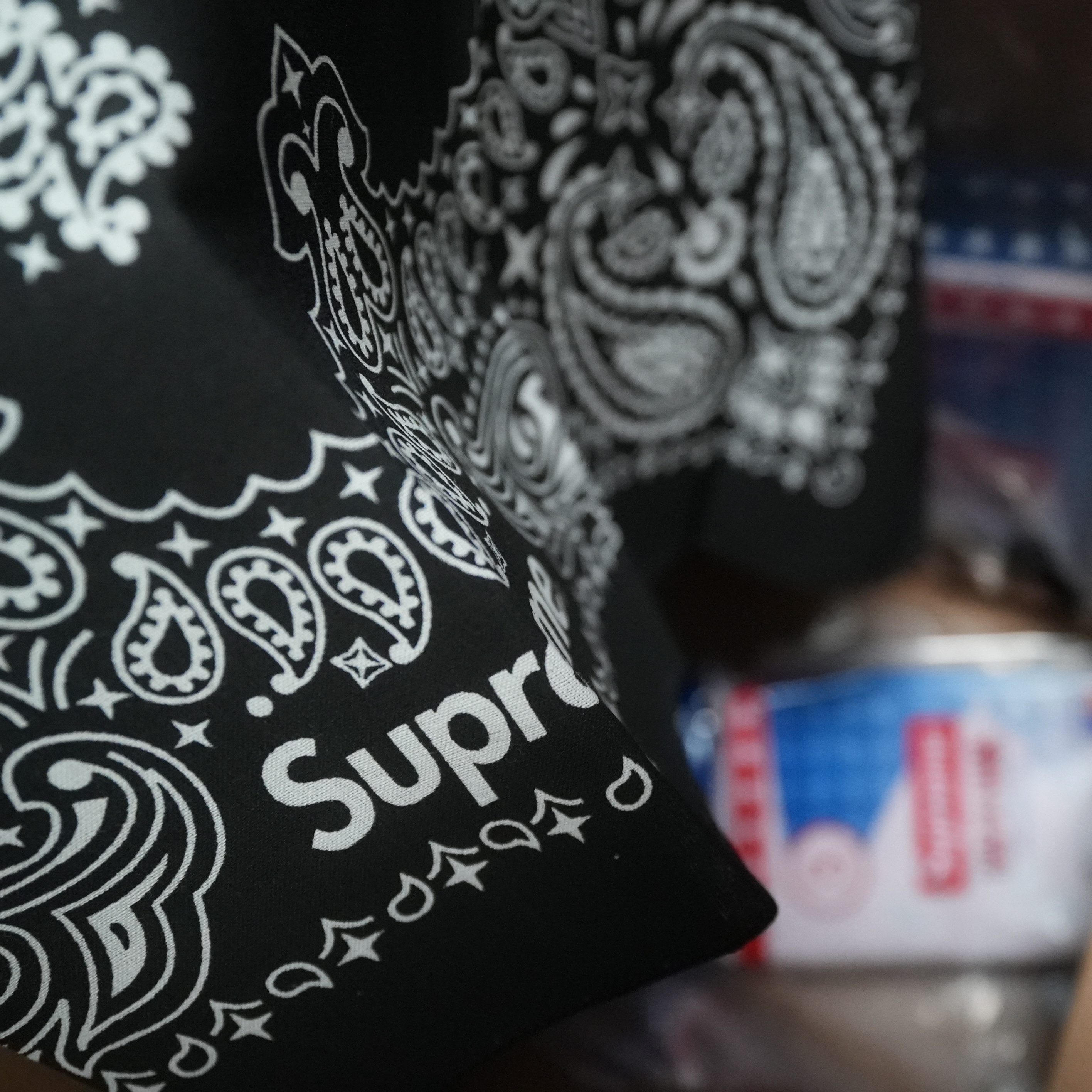 Supreme Hav-A-Hank Bandanas Multicolor (Set of 3) - 24SS 착용 스타일 - 3
