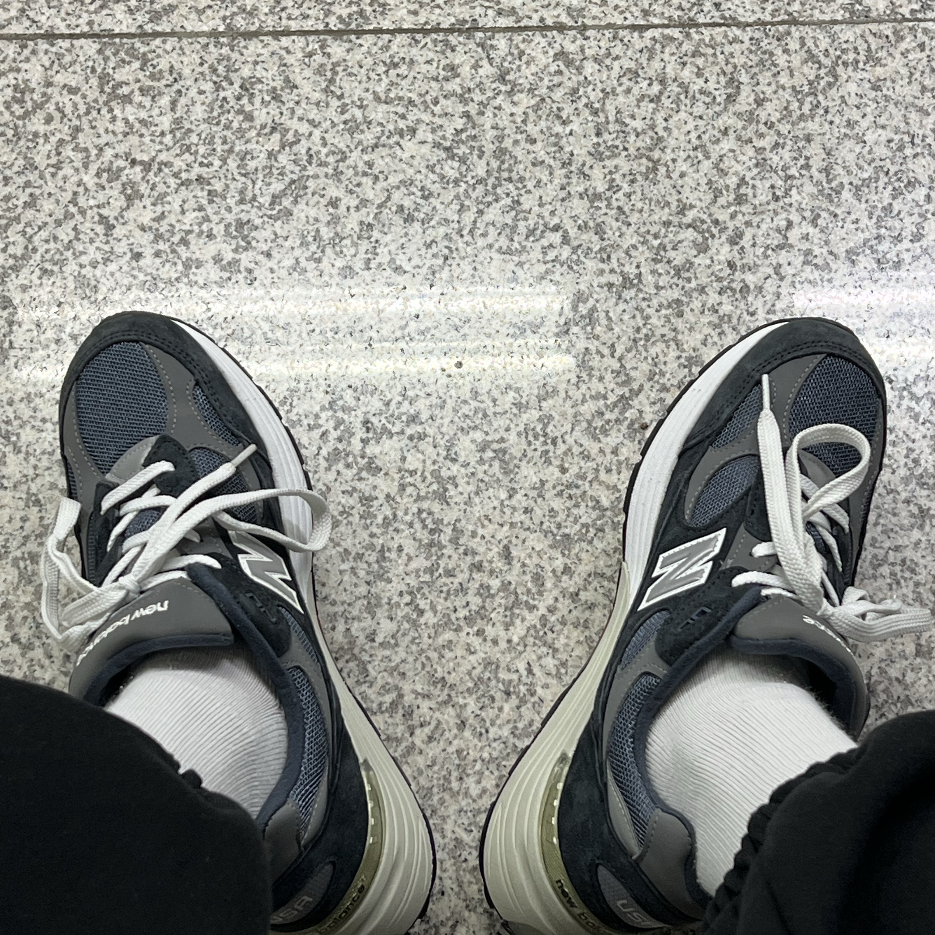 New Balance 992 Made in USA Navy, Undermycar Mu.03 Anti Fxxking Logo Play Oversized Sweat Jogger Black 착용 스타일 - 1