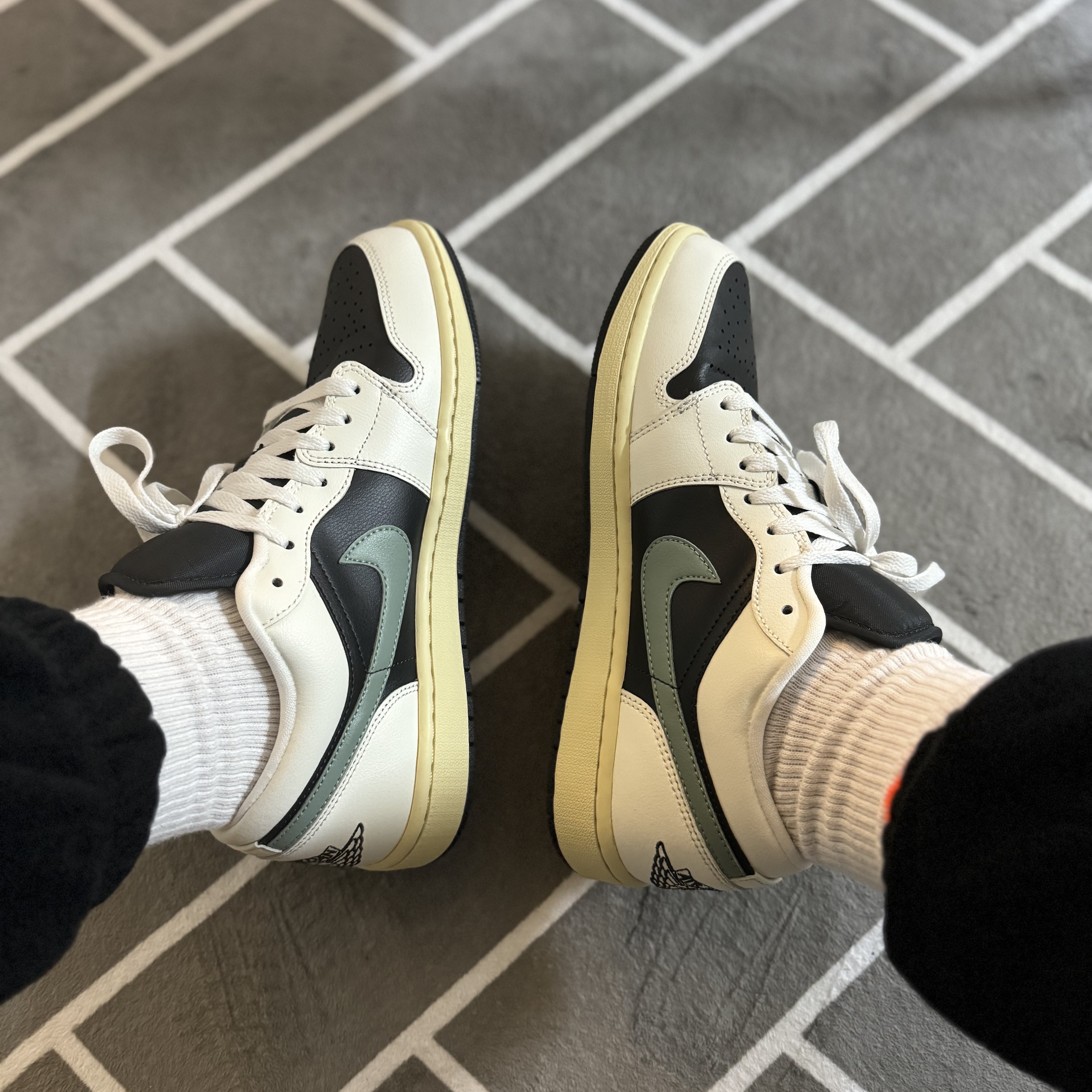 (W) Jordan 1 Low Anthracite Sail 착용 스타일 - 2