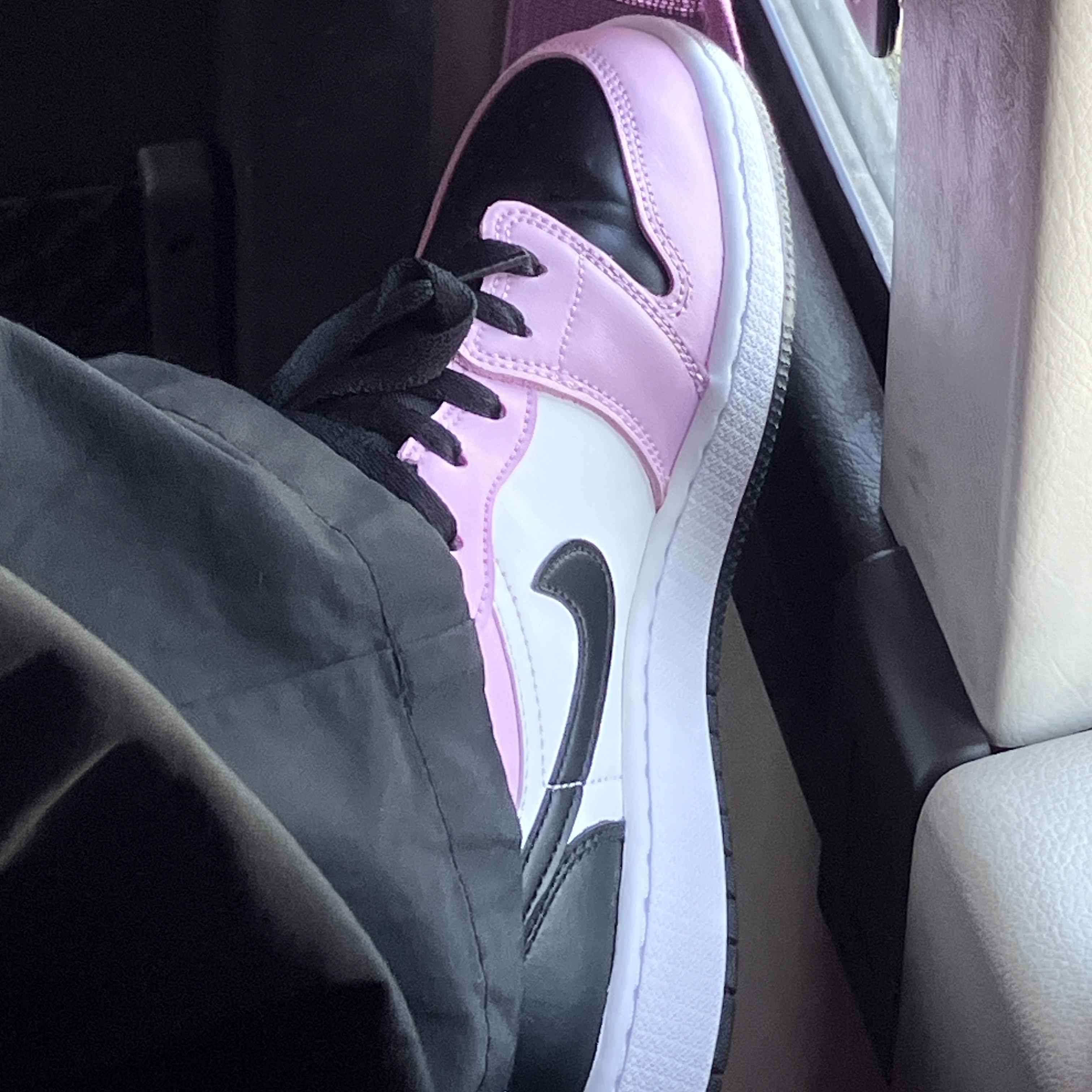 (GS) Jordan 1 Low Light Arctic Pink 착용 스타일