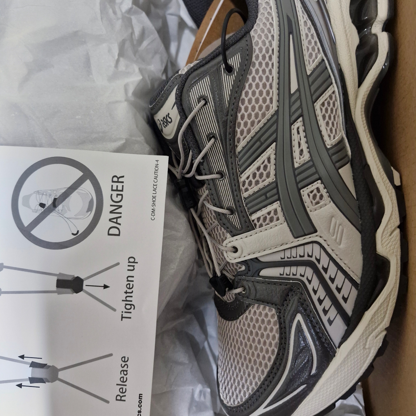 Asics Unlimited Gel-Kayano 14 Oyster Grey Clay Grey 착용 스타일 - 2