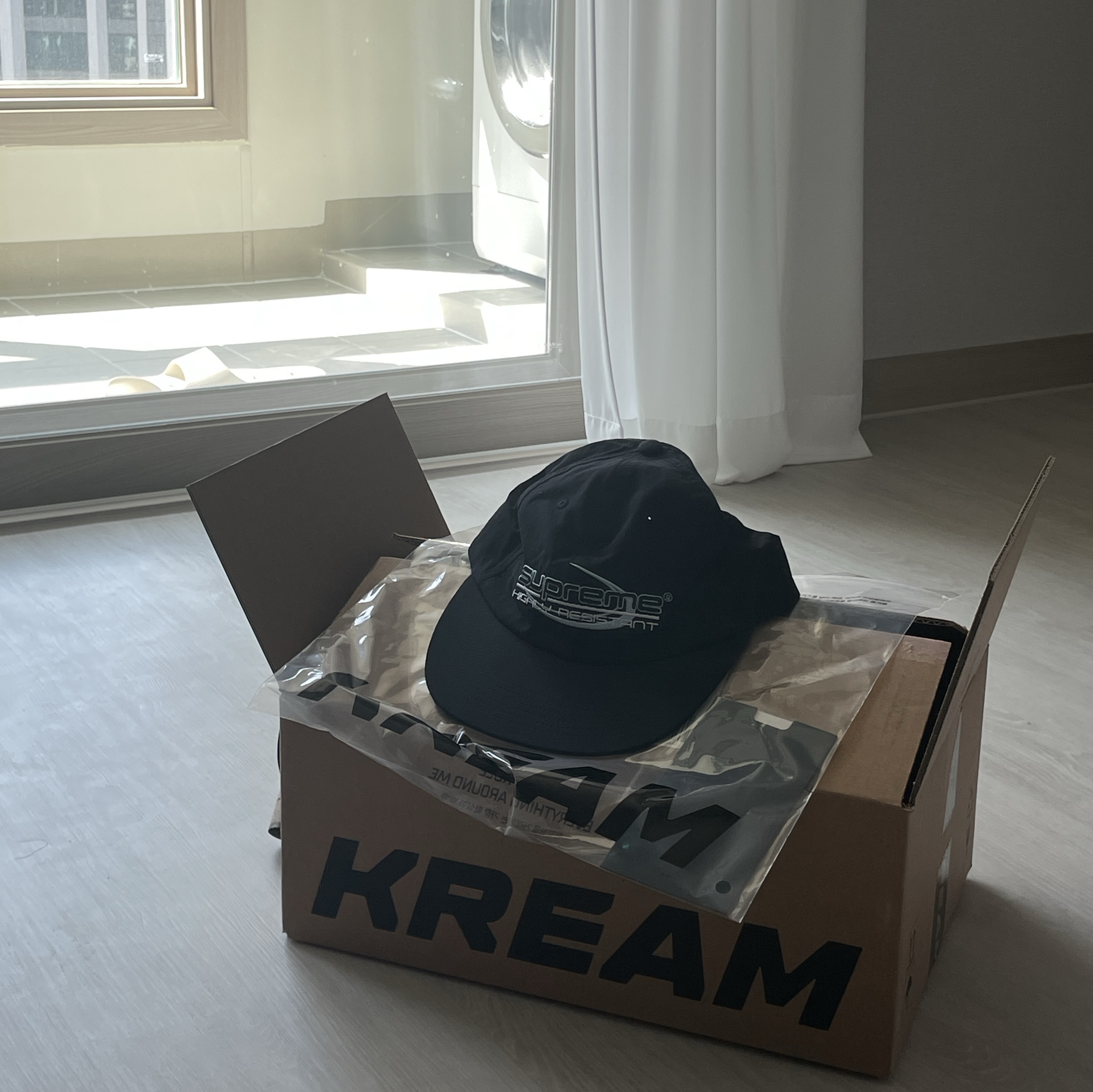 Supreme Resistant 6-Panel Black - 23FW 착용 스타일