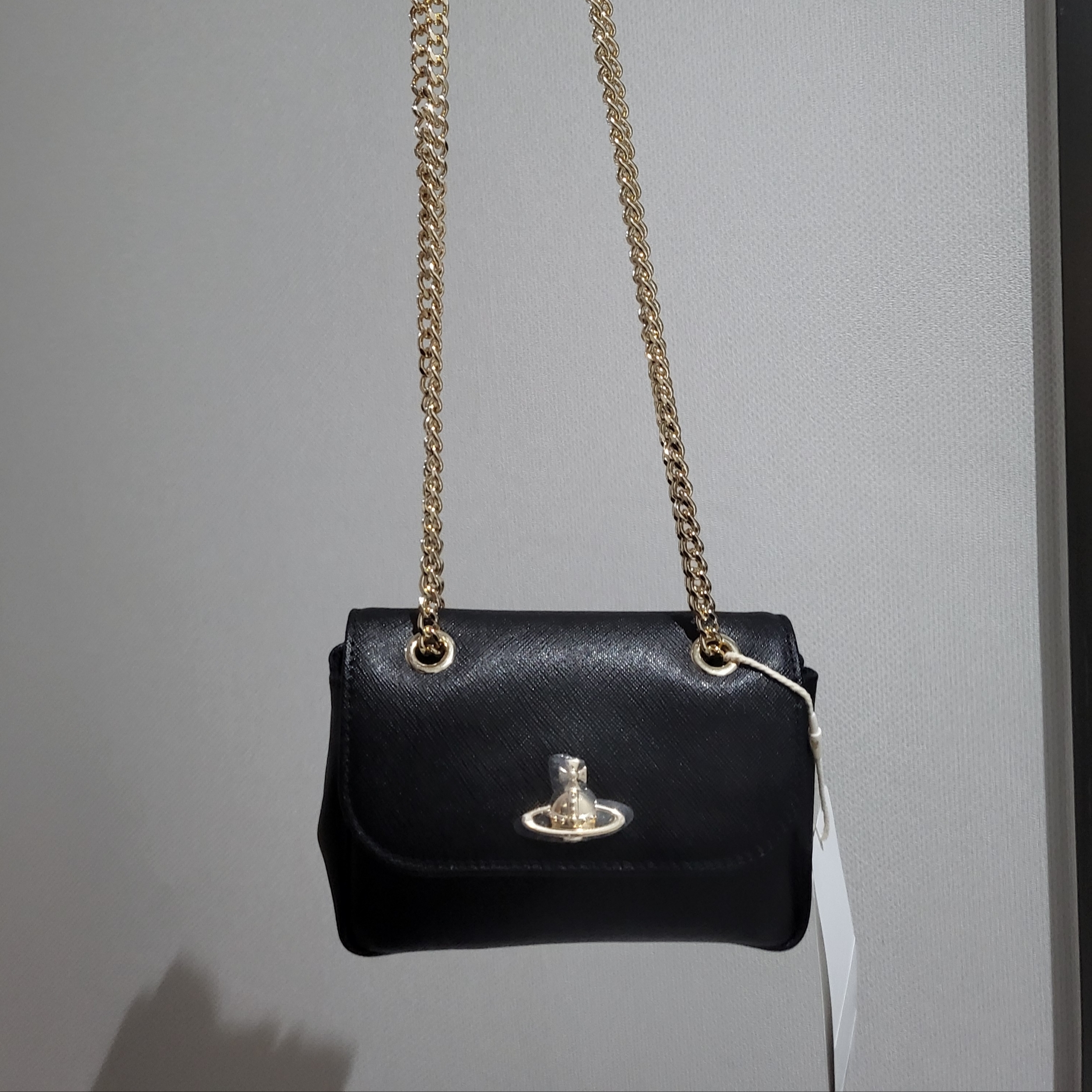 Vivienne Westwood Saffiano Small Purse with Chain Black 착용 스타일