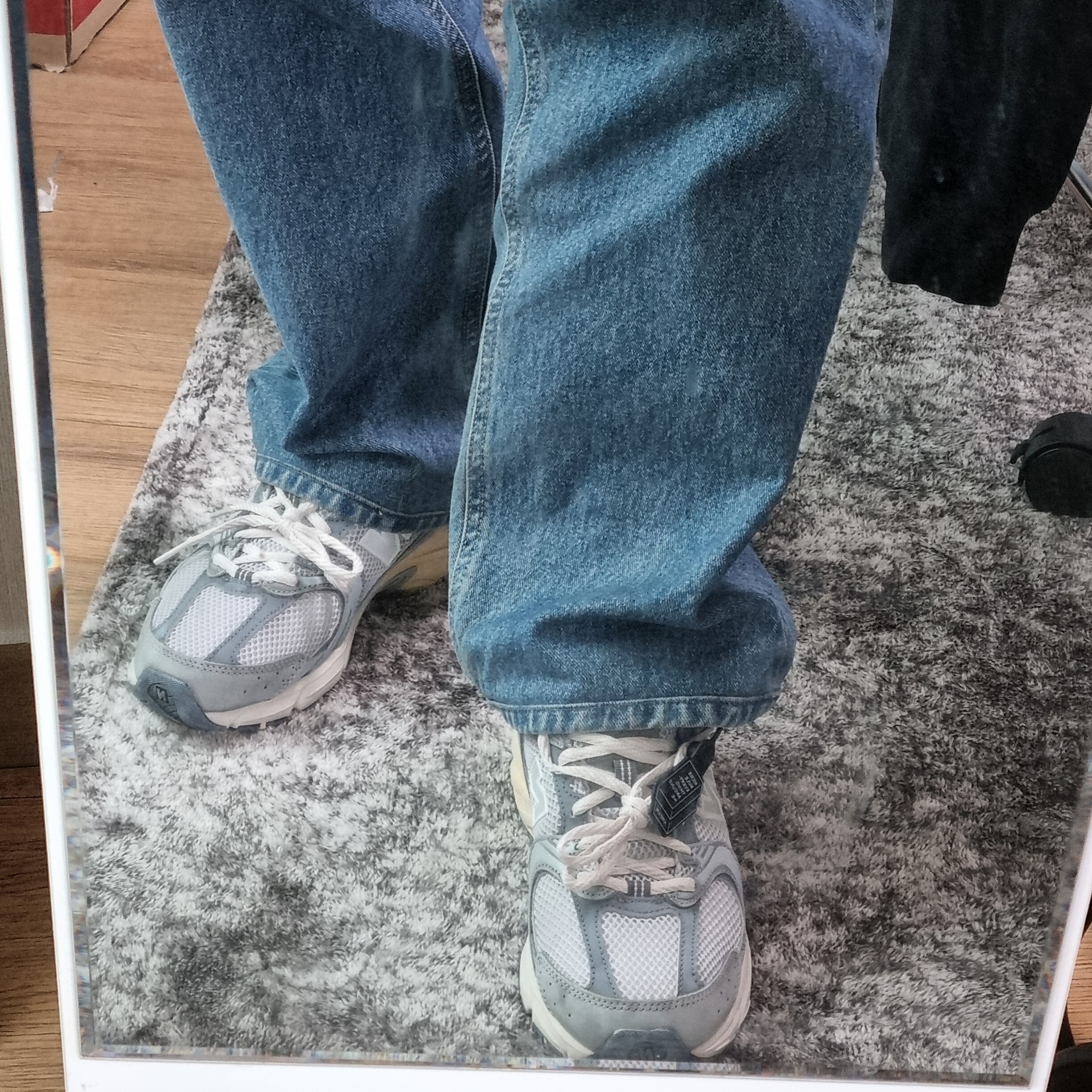 New Balance 530 Premium Vintage Grey Matter 착용 스타일