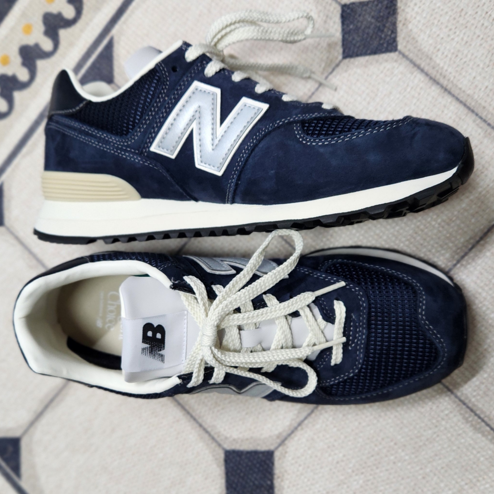 New Balance x Pottery 574 Premium Hard Navy 착용 스타일 - 3