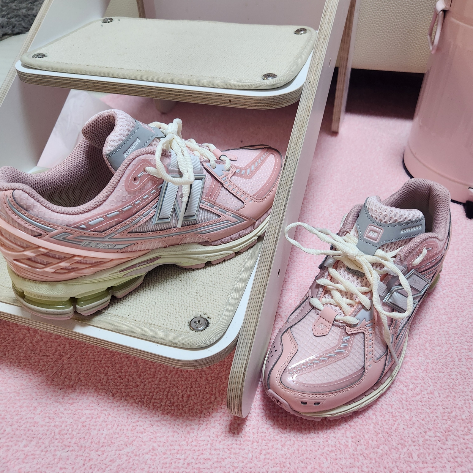 New Balance 1906R Lunar New Year Pink 착용 스타일