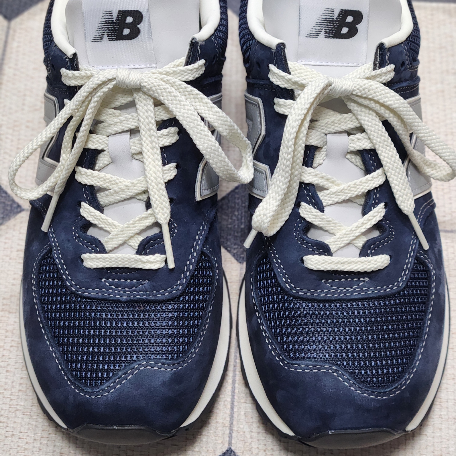 New Balance x Pottery 574 Premium Hard Navy 착용 스타일 - 2