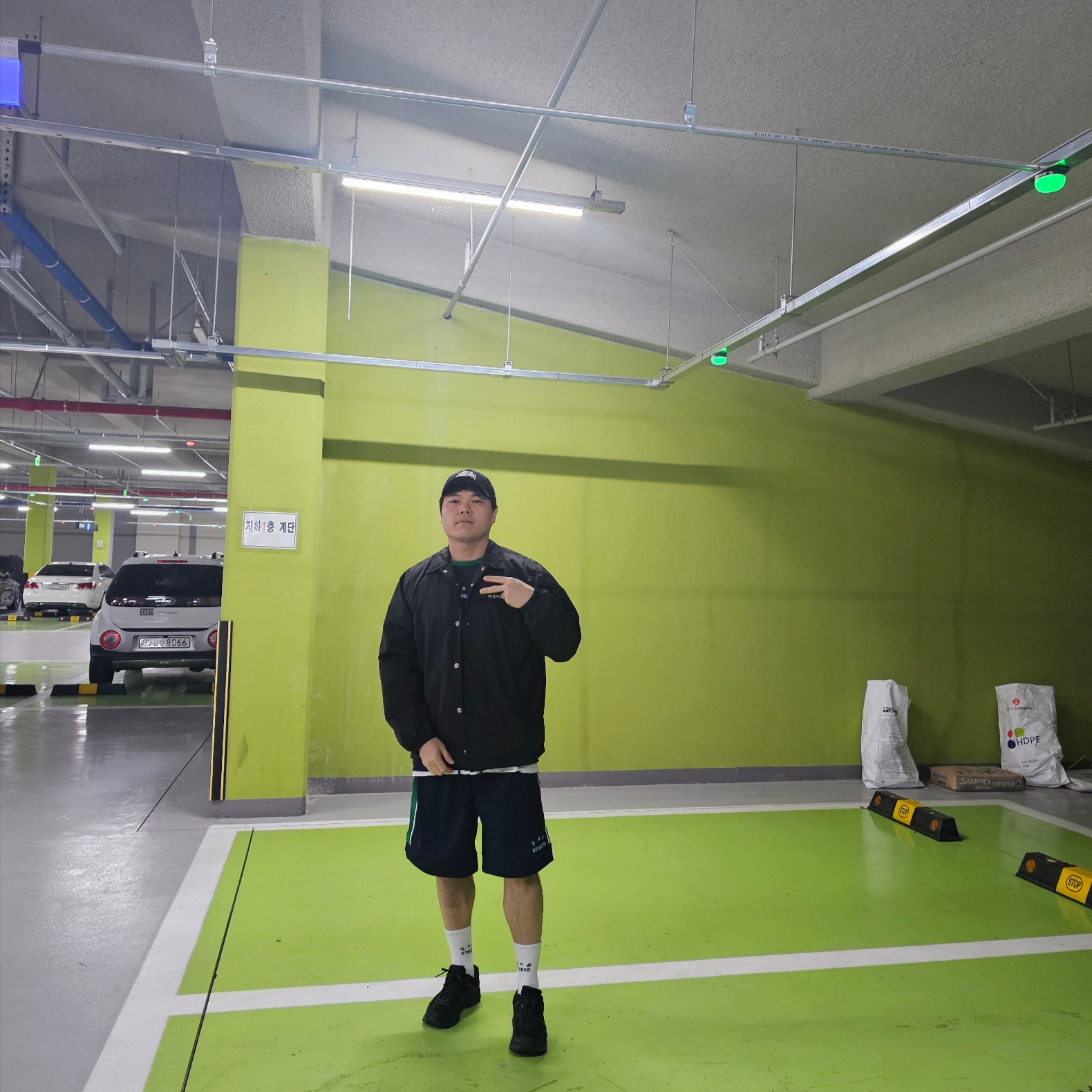 IAB Studio Reversible Jersey & Shorts Set Navy Green - 22FW, Stussy Basic New Era 9Twenty Basic Strapback Black 착용 스타일 - 2